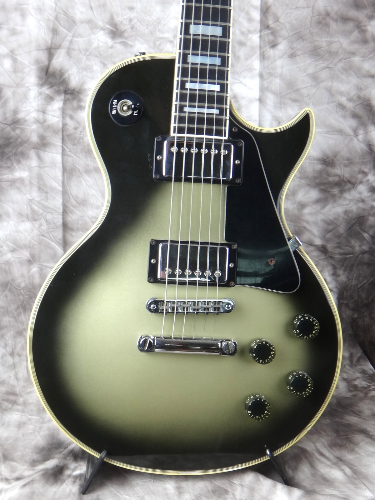 Gibson_Les-Paul-Custom-Silverburst-1980-002.JPG