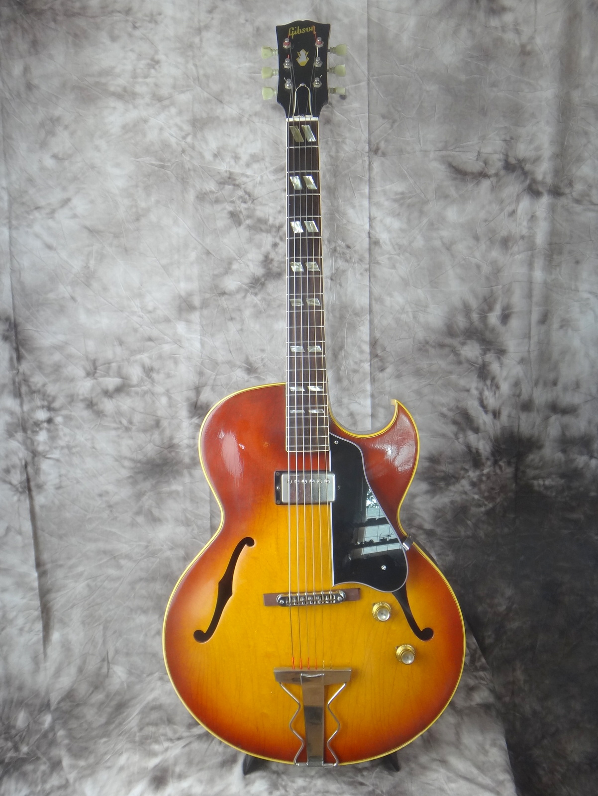 Gibson-ES-175-Single-Humbucker-1965-001.JPG