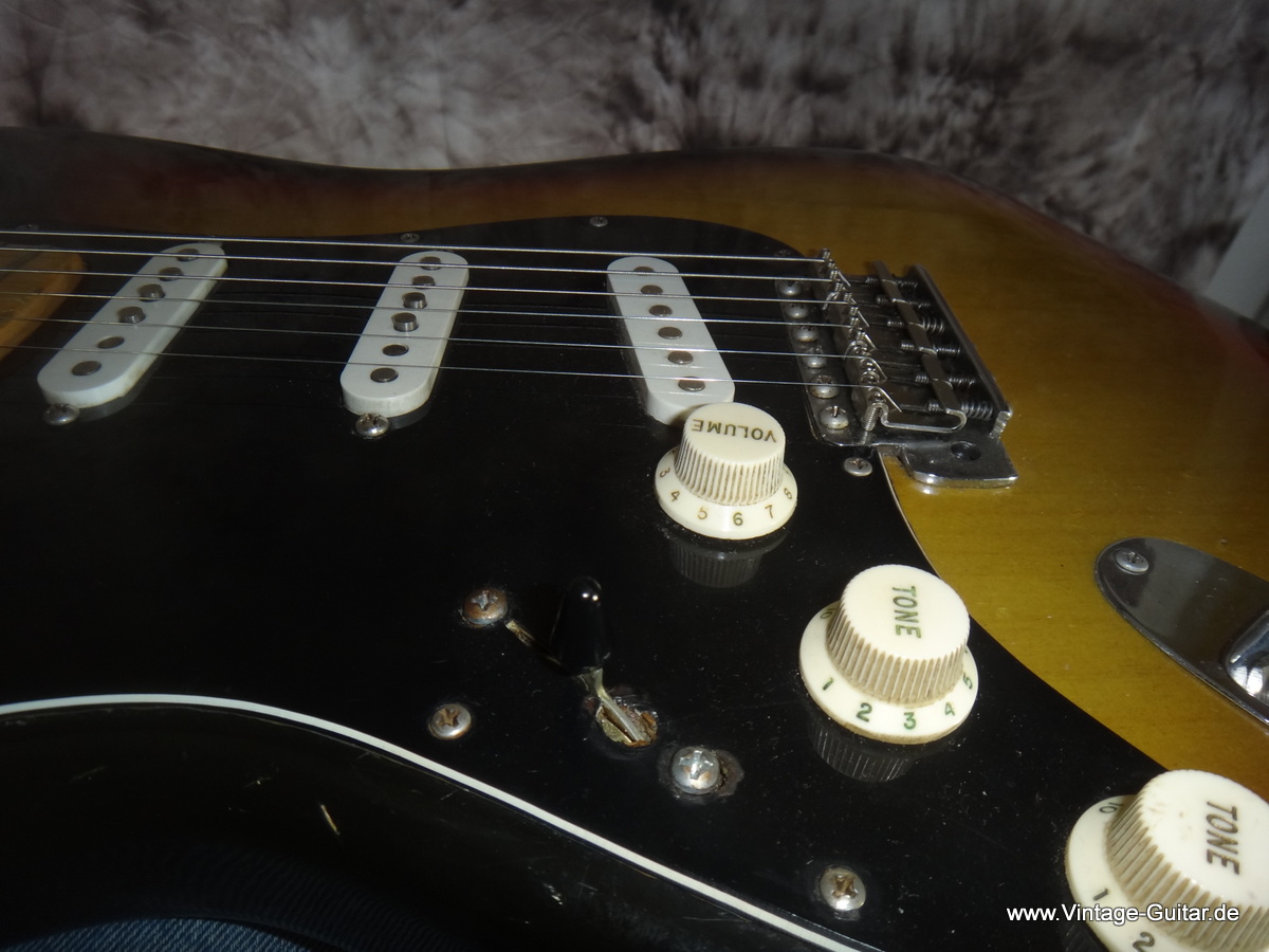 Fender-Stratocaster-sunburst-Lefthand-1974-009b.JPG