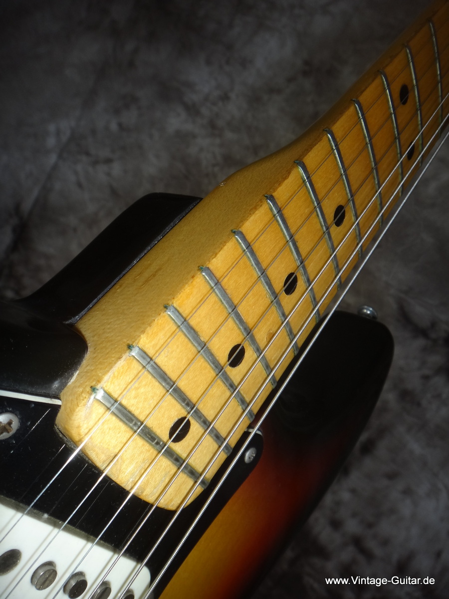 Fender-Stratocaster-sunburst-Lefthand-1974-009c.JPG