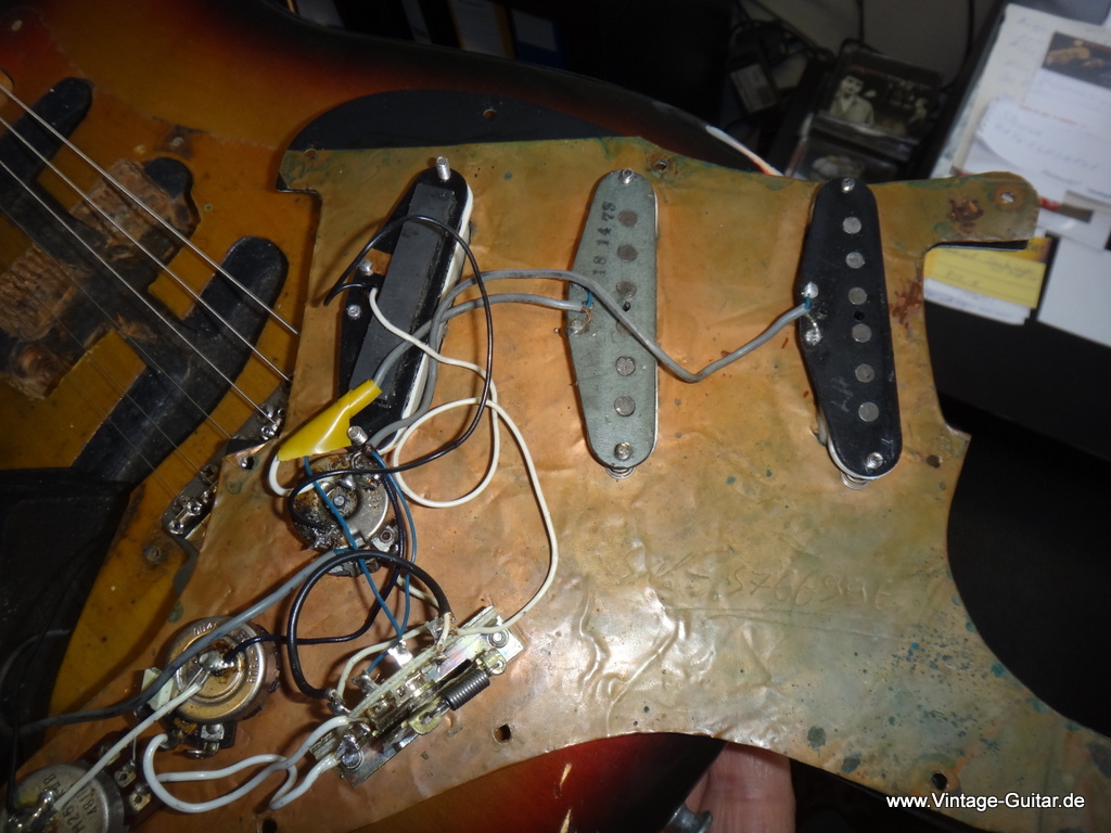 Fender-Stratocaster-sunburst-Lefthand-1974-018.JPG