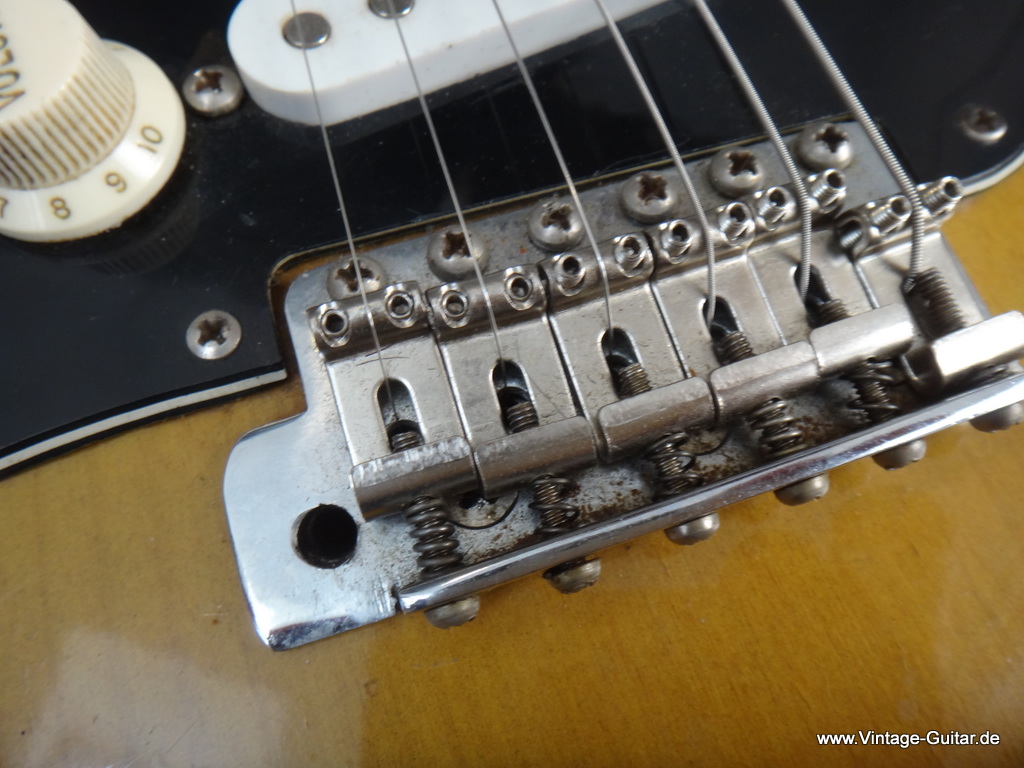 Fender-Stratocaster-sunburst-Lefthand-1974-022.JPG