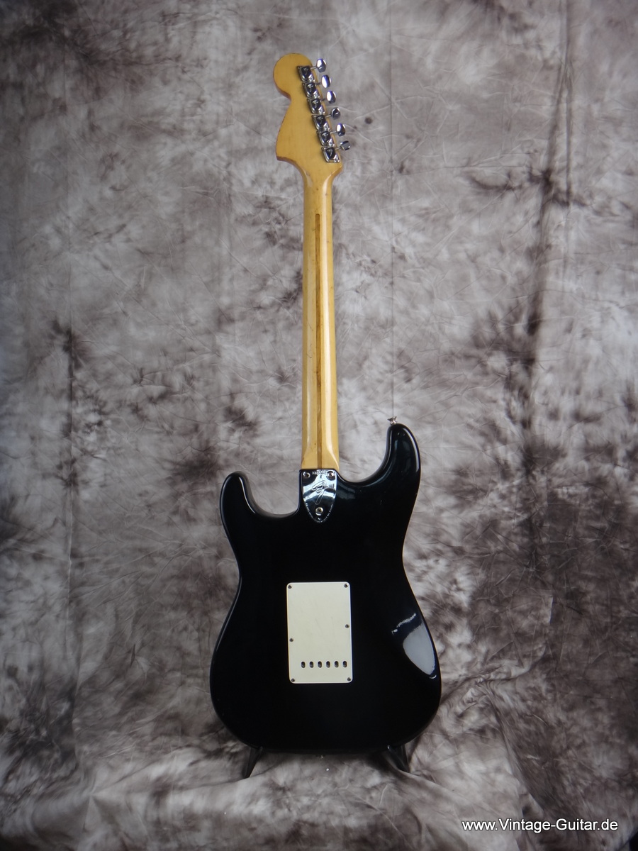 Fender-Stratocaster-1973-black-refinish-003.JPG