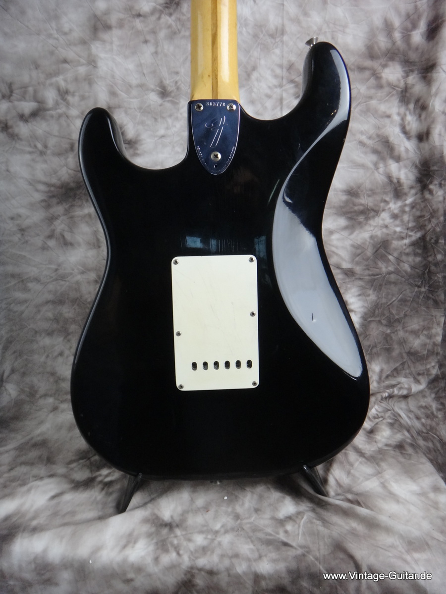 Fender-Stratocaster-1973-black-refinish-004.JPG