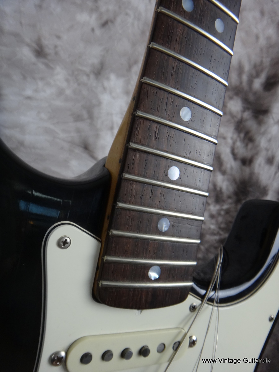 Fender-Stratocaster-1973-black-refinish-005.JPG
