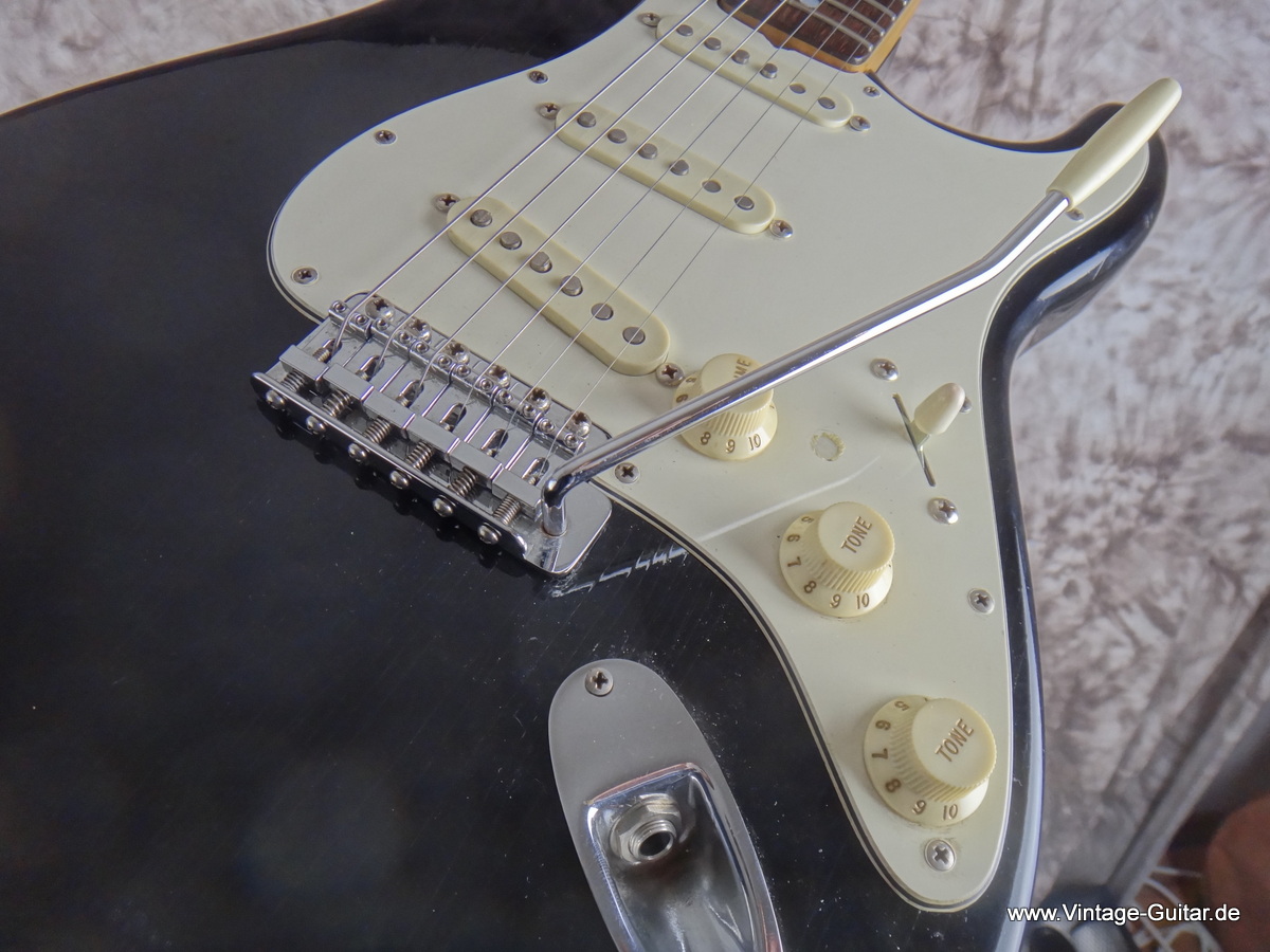 Fender-Stratocaster-1973-black-refinish-007.JPG