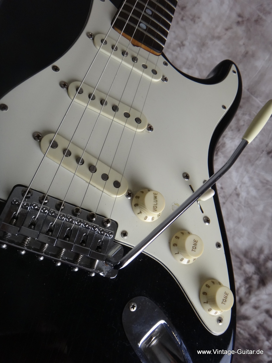 Fender-Stratocaster-1973-black-refinish-008.JPG