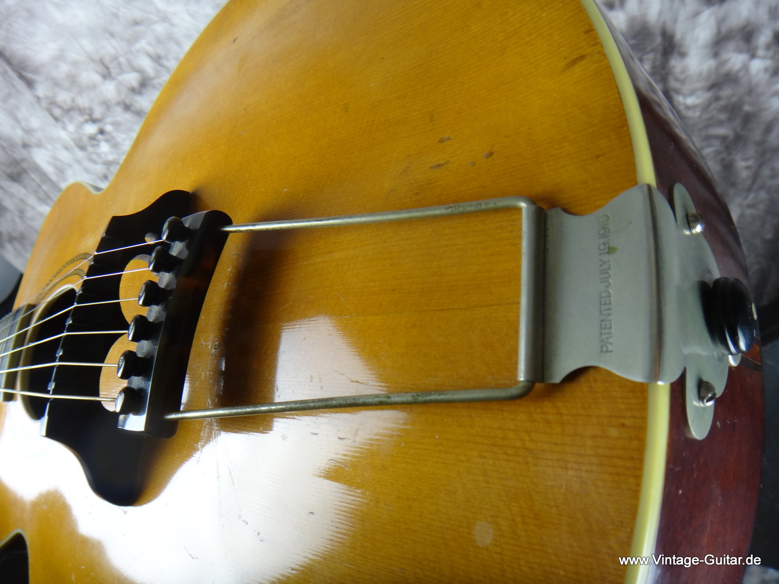 Gibson-L-1-1918-archtop-guitar-natural-013.JPG