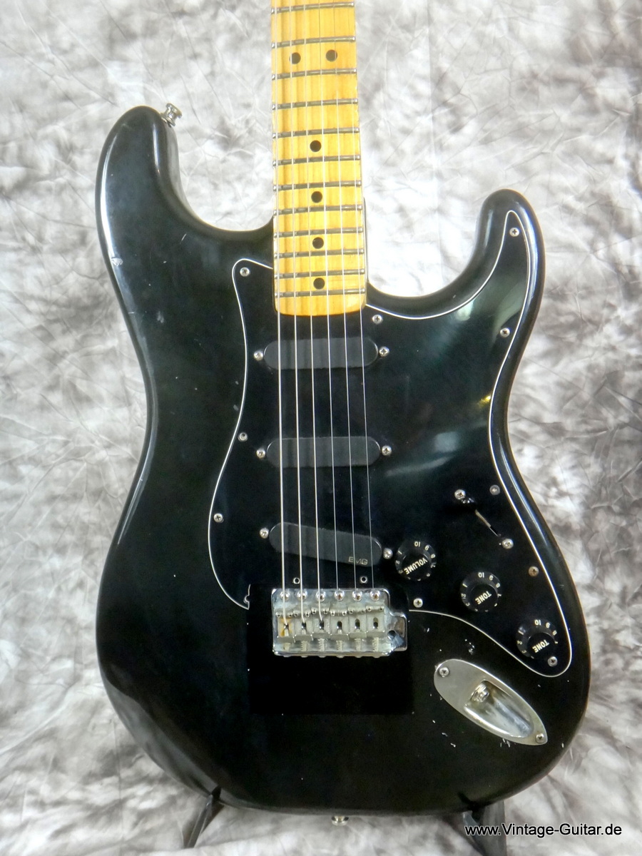 Fender-Stratocaster-1982-Dan-Smith-black-003.JPG