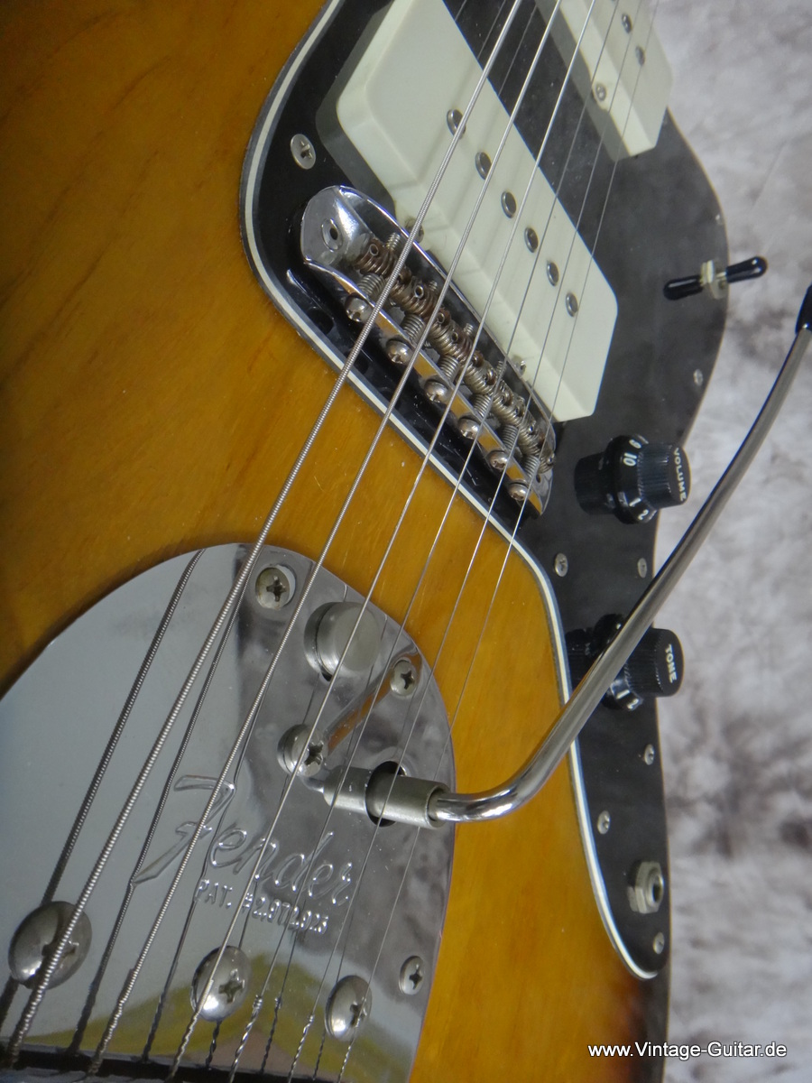 Fender-Jazzmaster-1977_sunburst-009.JPG