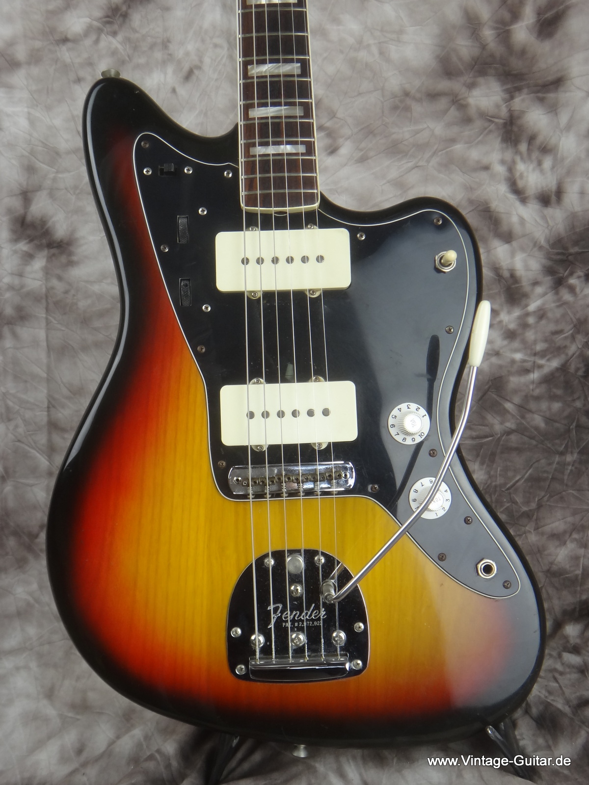Fender_Jazzmaster-1977_sunburst-033.JPG