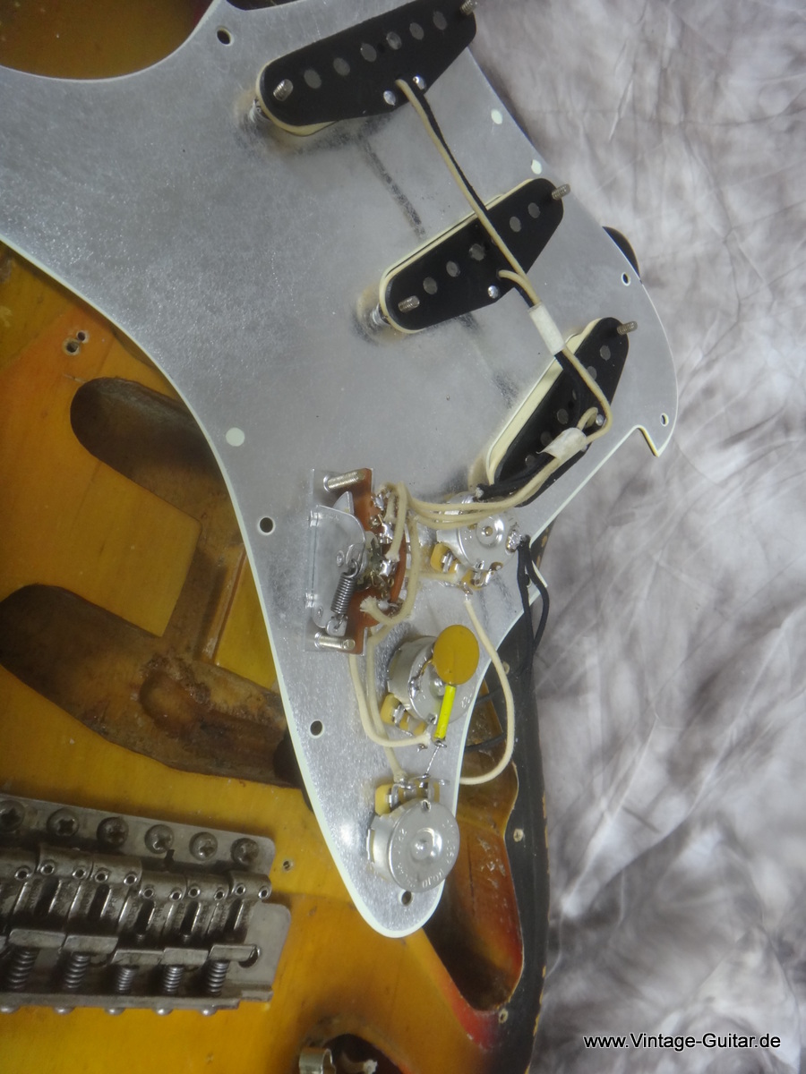 Fender-Stratocaster-1964-sunburst-new-hardware-016.JPG