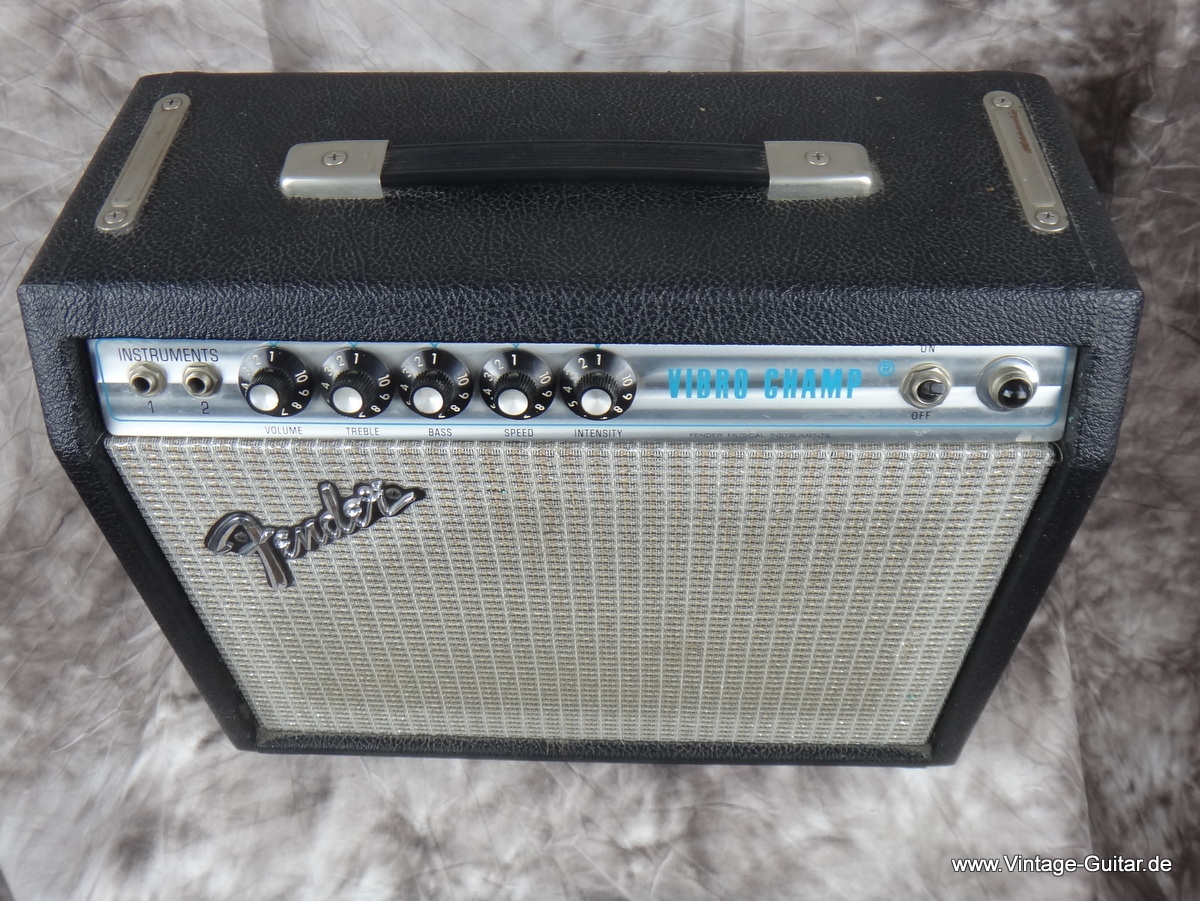 Fender-Vibrochamp-1977-silverface-002.JPG