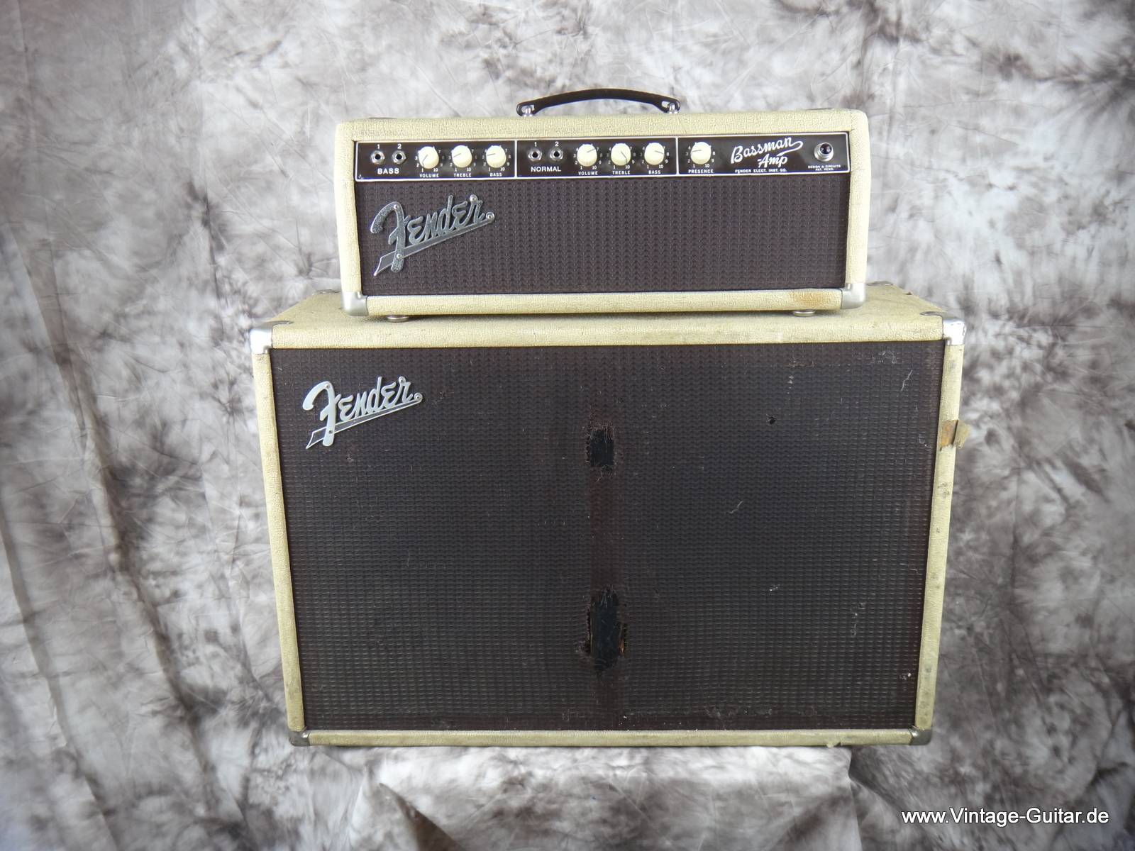 Fender-Bassman-1961-white-tolex-top-and-cabinet-001.JPG