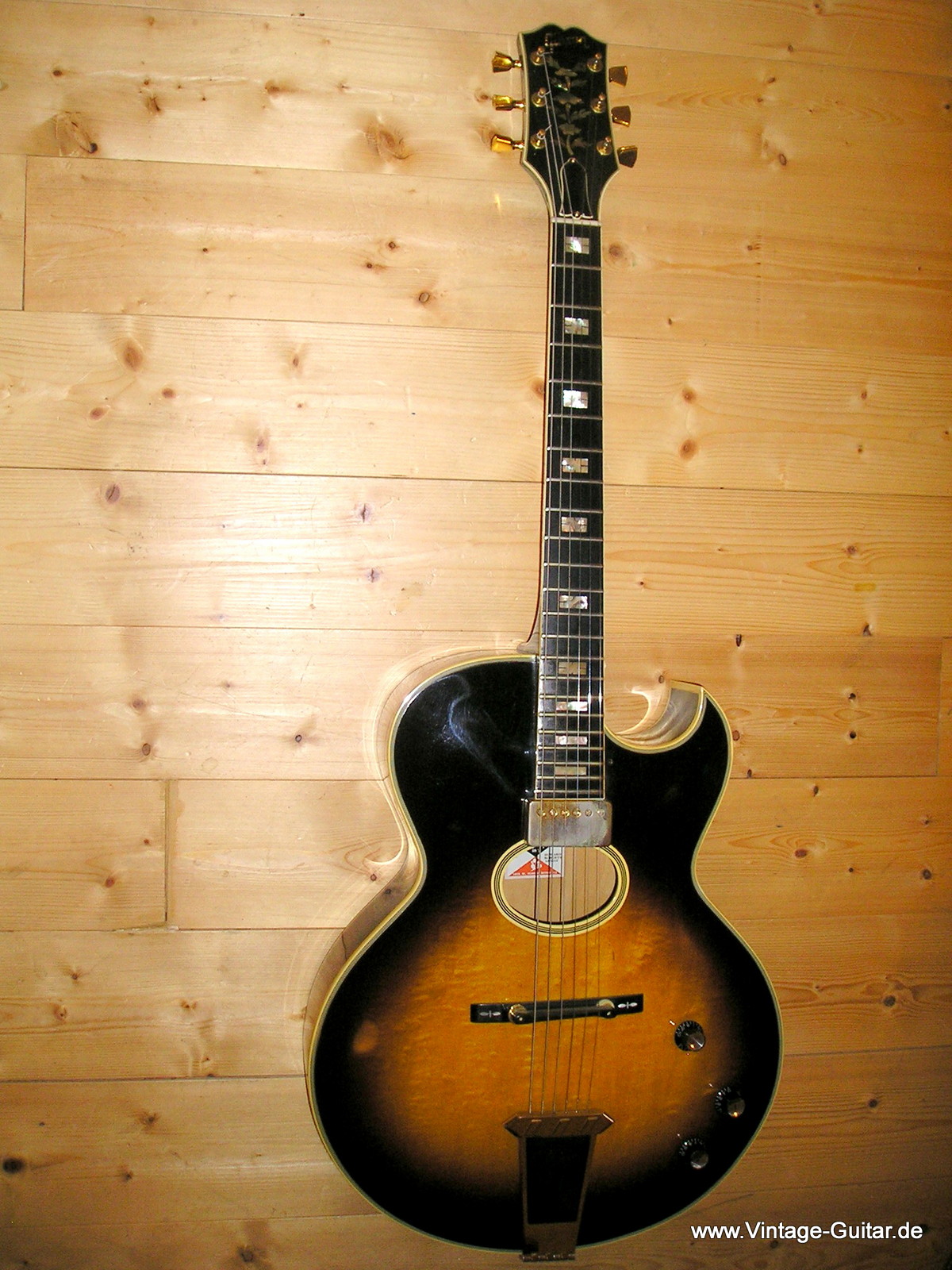 Gibson-Howard-Roberts-sunburst-1978-001.JPG