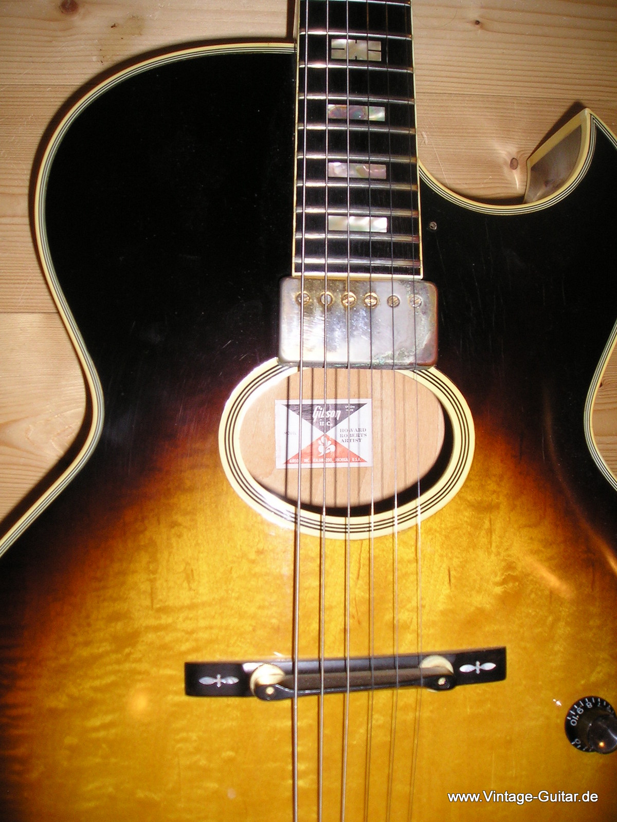 Gibson-Howard-Roberts-sunburst-1978-003.JPG