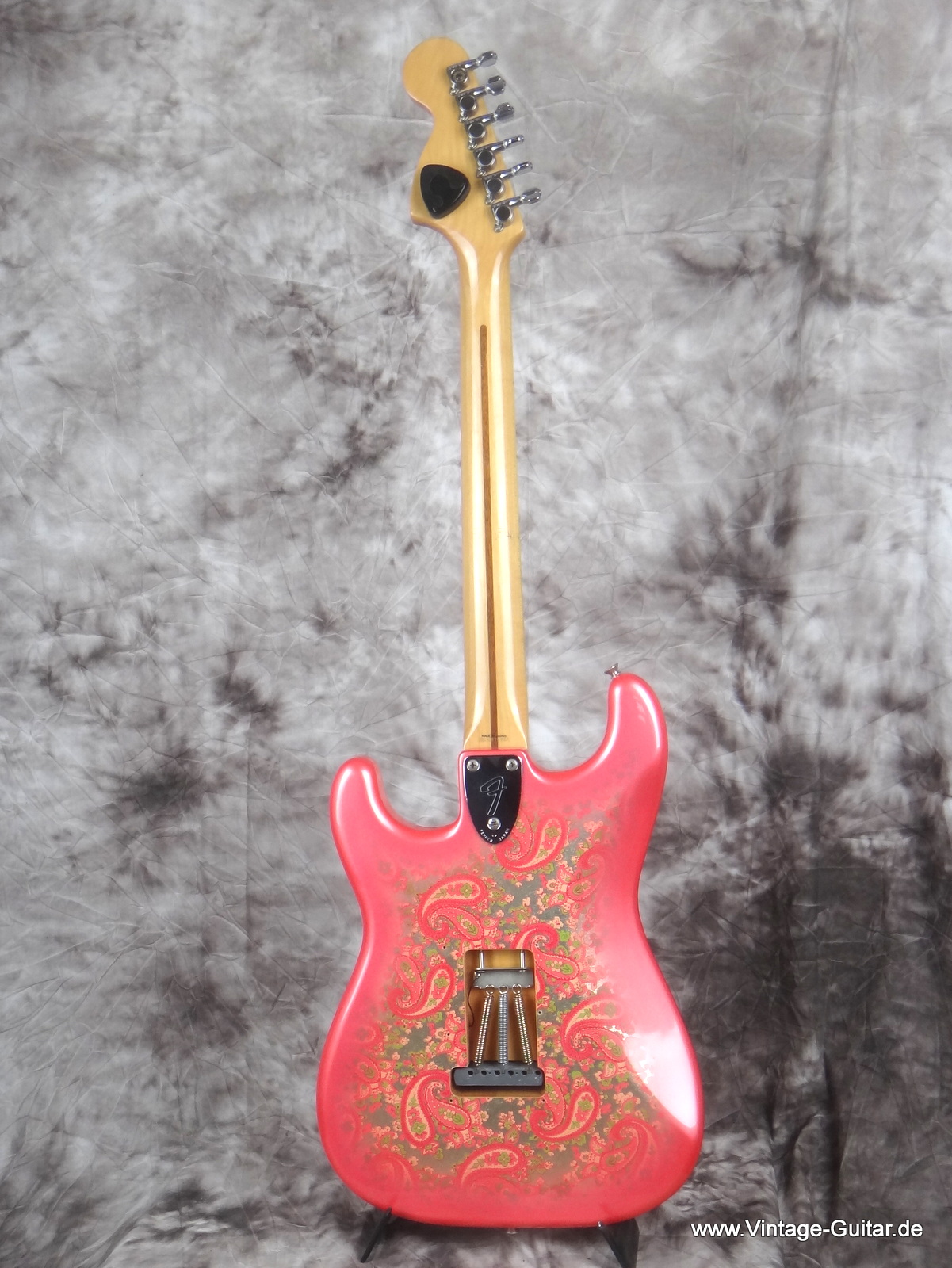 Fender-Stratocaster_pink-paisley-Japan-004.JPG