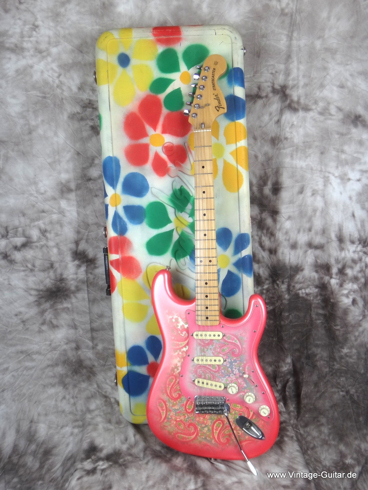 Fender-Stratocaster_pink-paisley-Japan-007.JPG