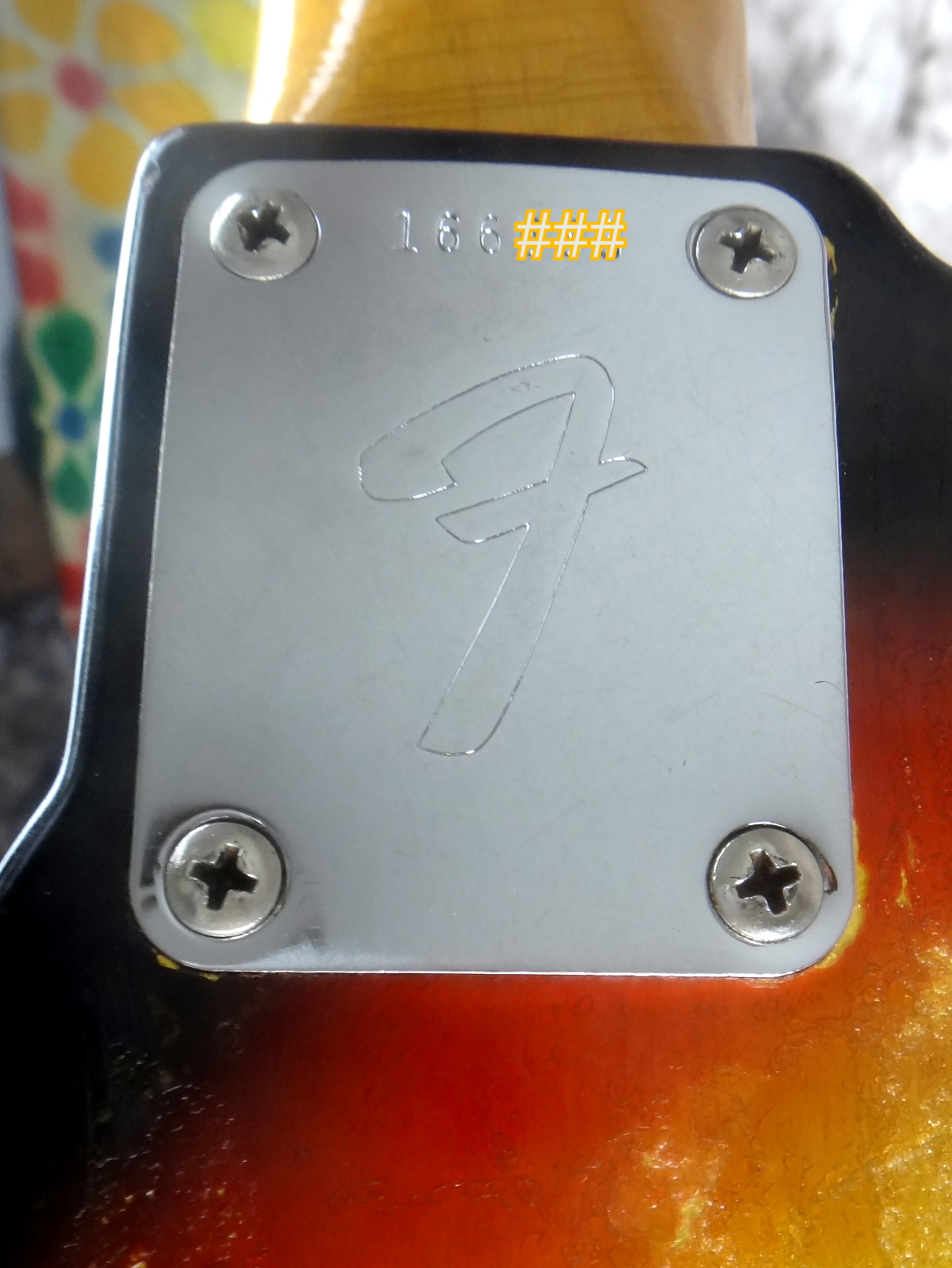 Fender_Precision-Bass_1966-sunburst-008.JPG