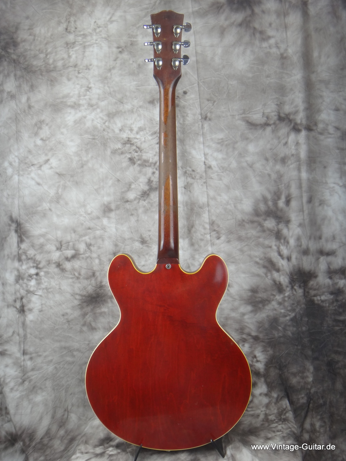 Gibson-ES-330_cherry_Humbuckers-1966-003.JPG
