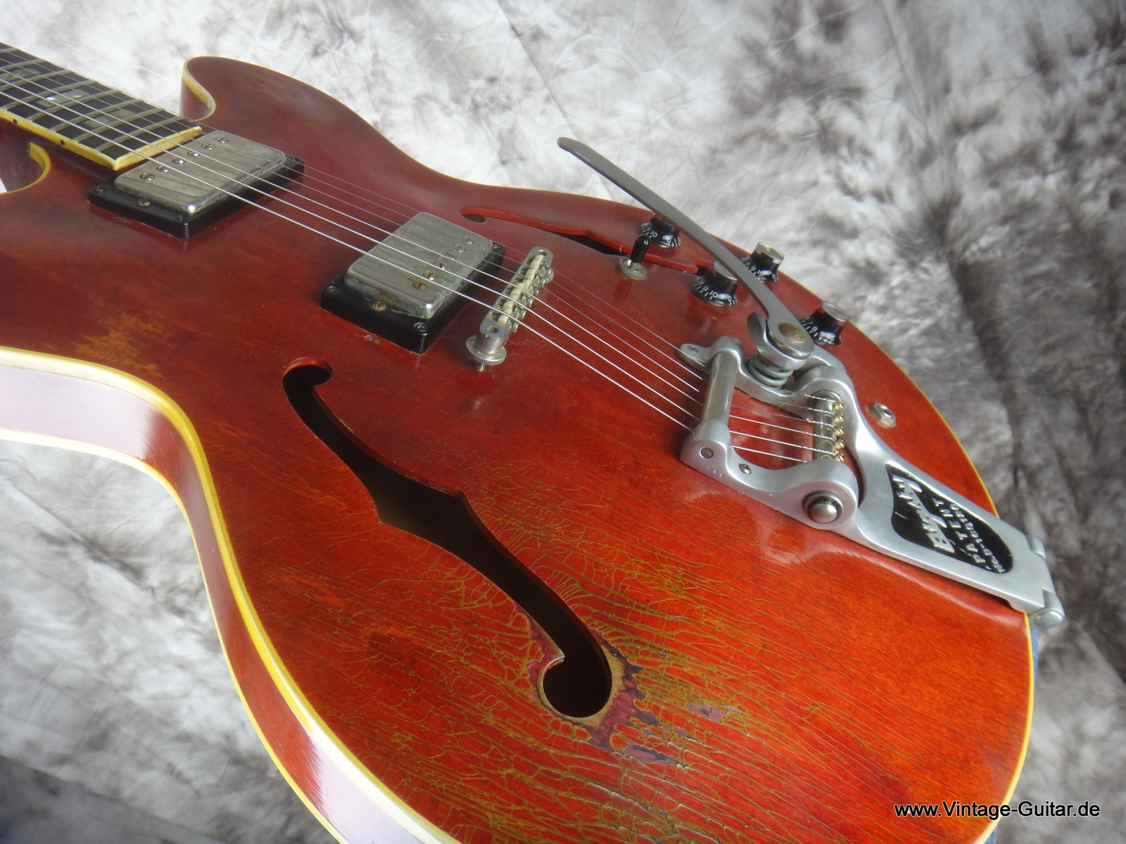 Gibson-ES-330_cherry_Humbuckers-1966-005.JPG