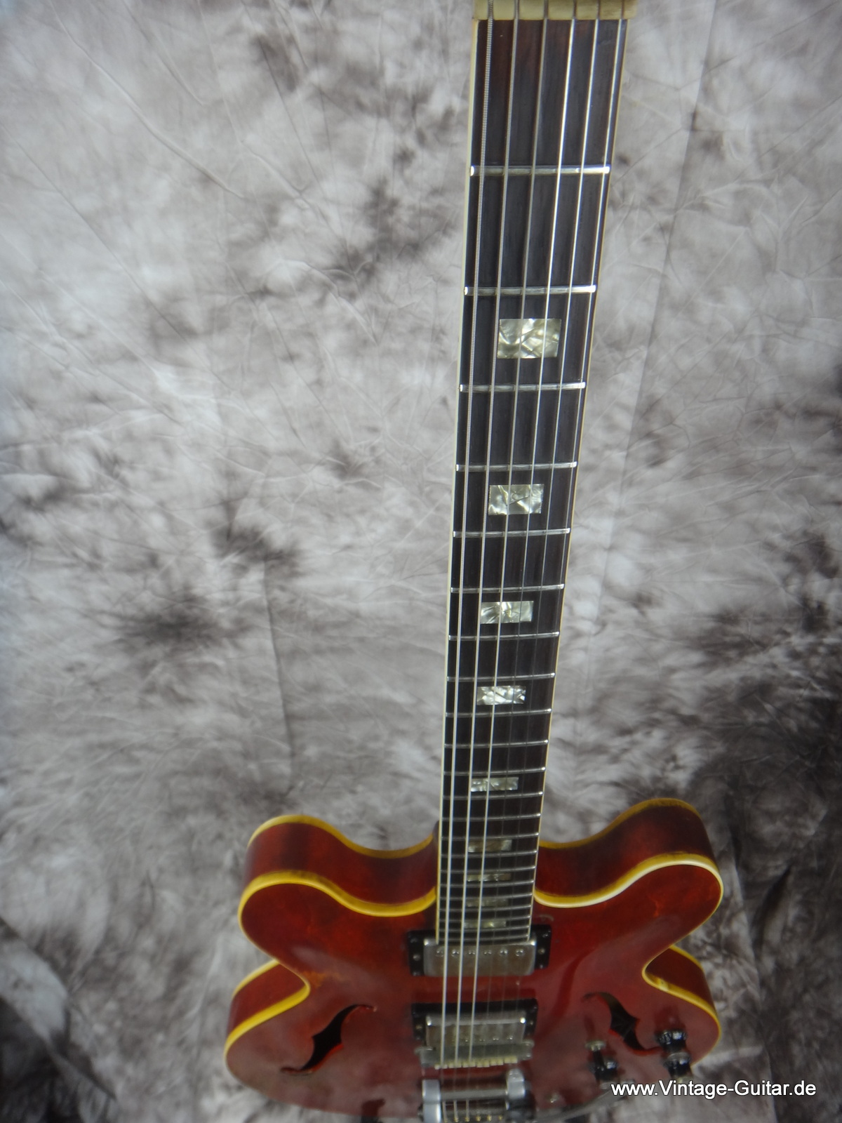Gibson-ES-330_cherry_Humbuckers-1966-009.JPG