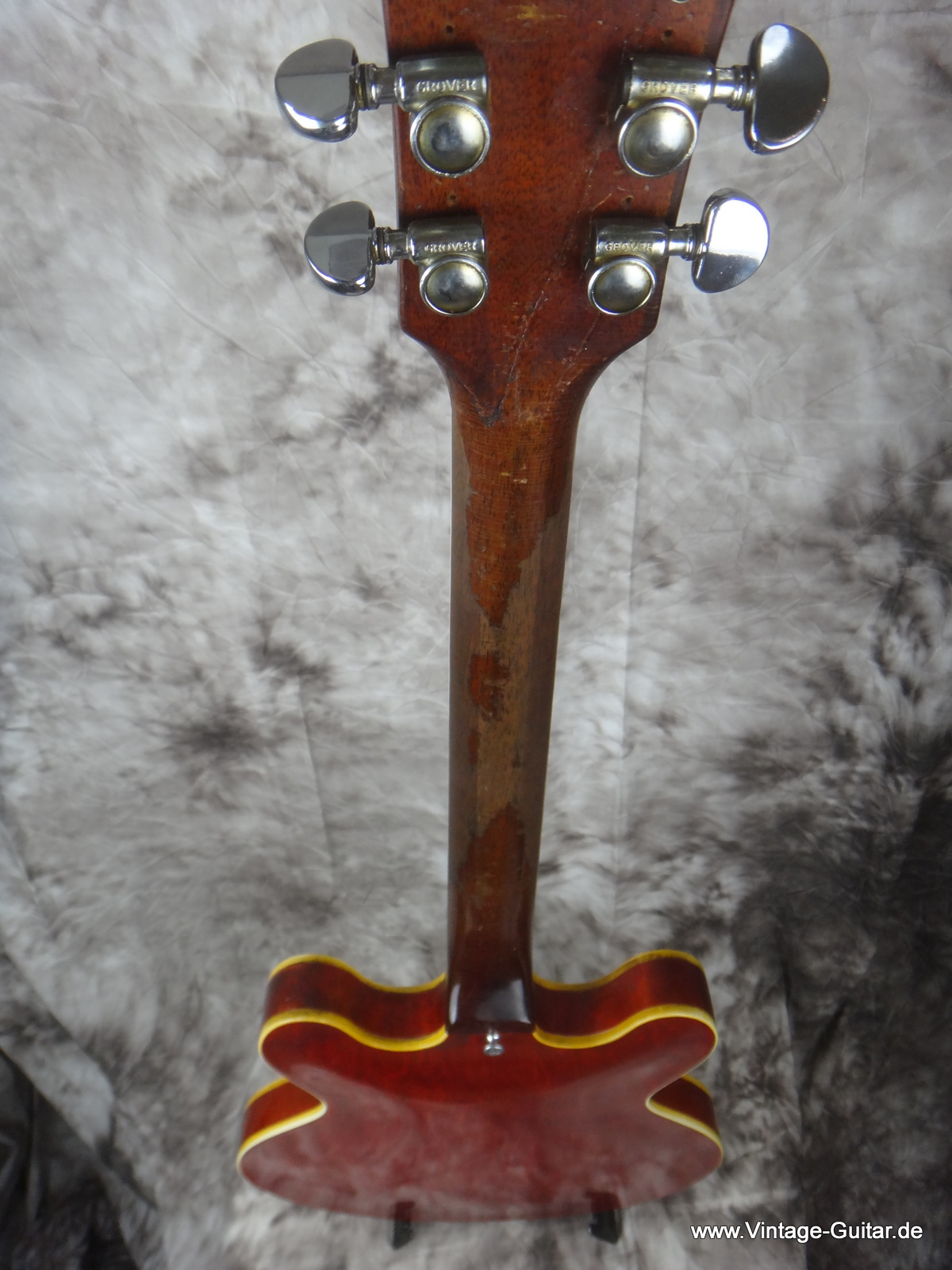 Gibson-ES-330_cherry_Humbuckers-1966-010.JPG