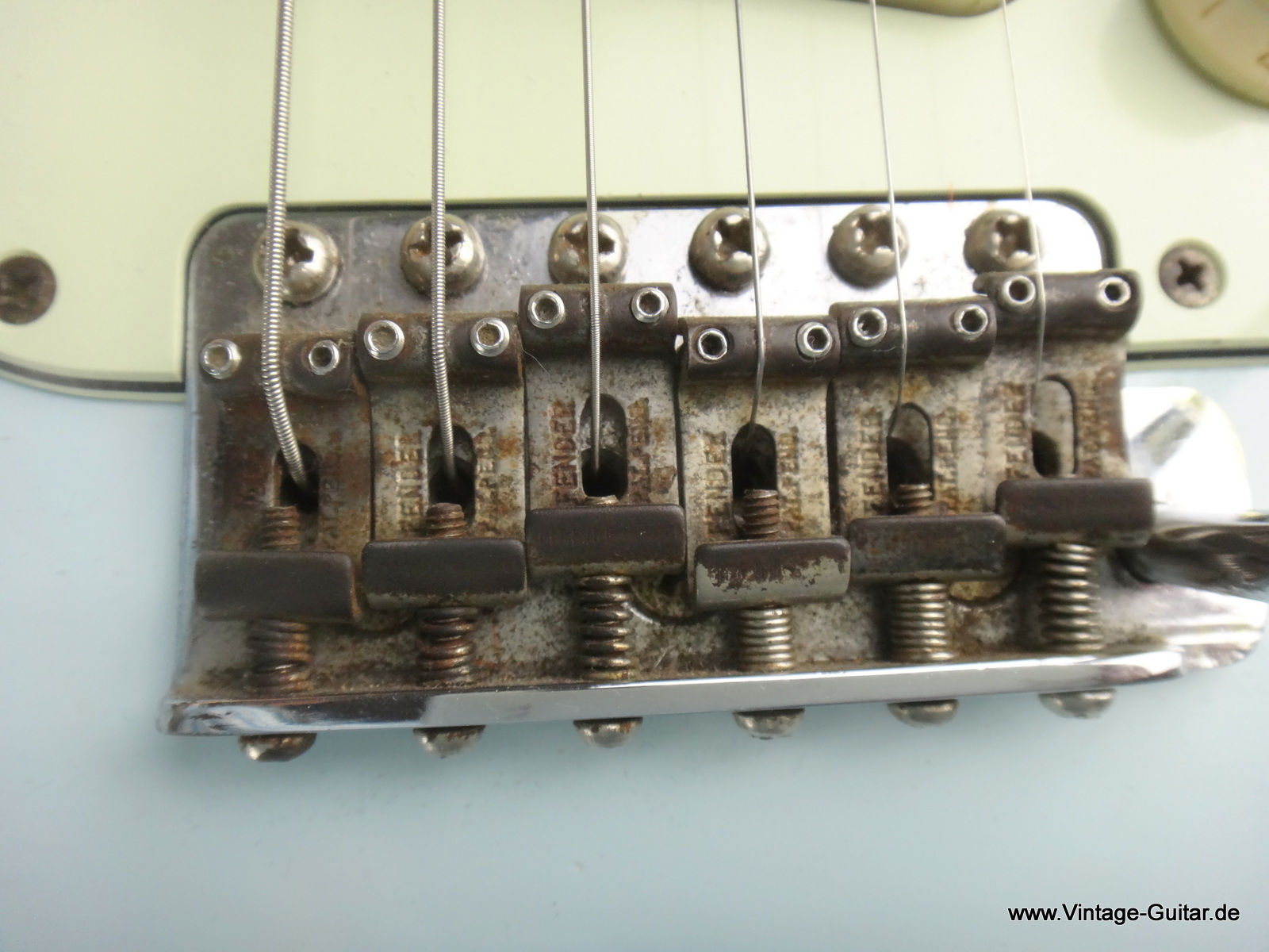 Fender_Stratocaster_1967-refinished-sonic-blue-010.JPG