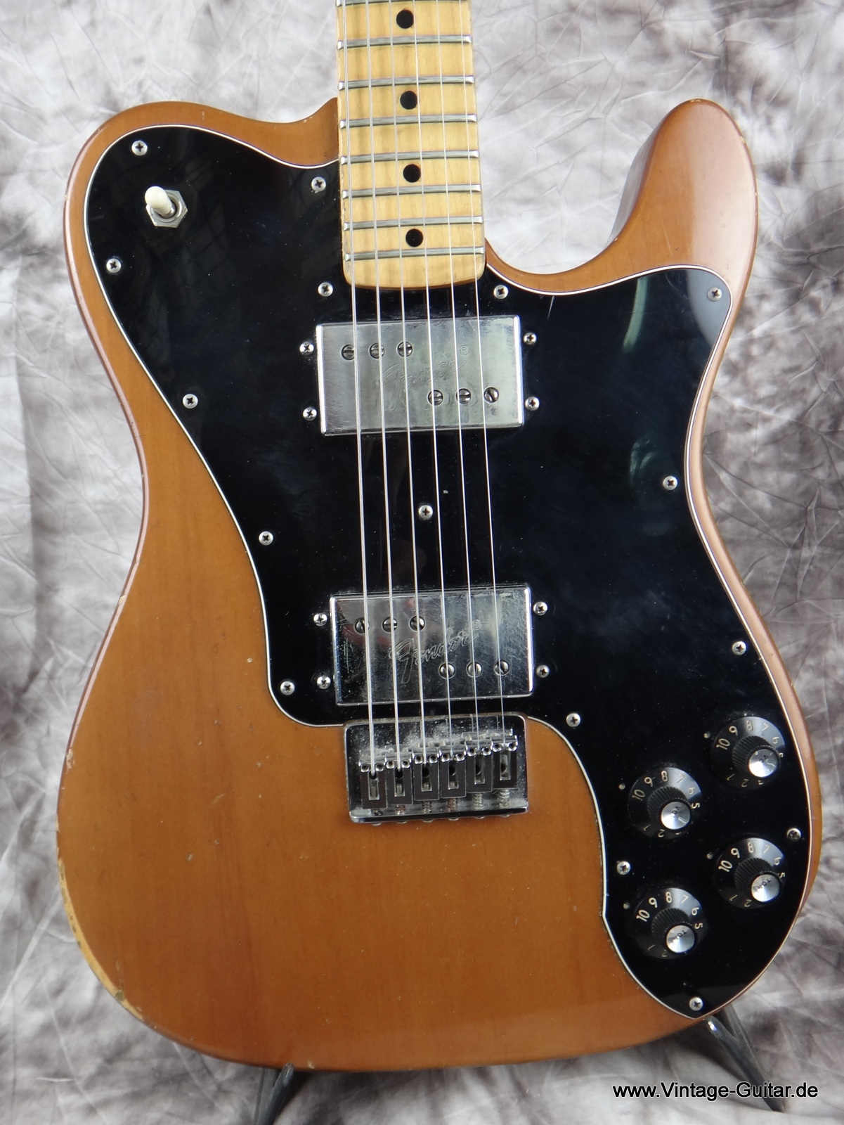Fender-Telecaster_Deluxe-1974_mocha-borwn-003.JPG