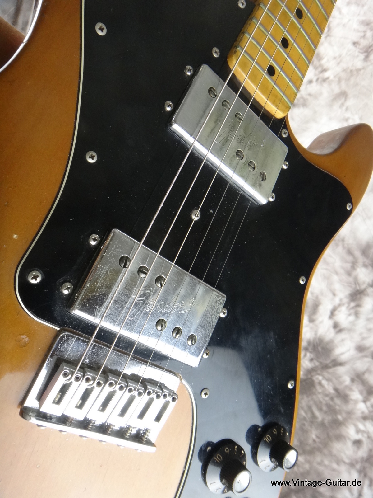 Fender-Telecaster_Deluxe-1974_mocha-borwn-008.JPG