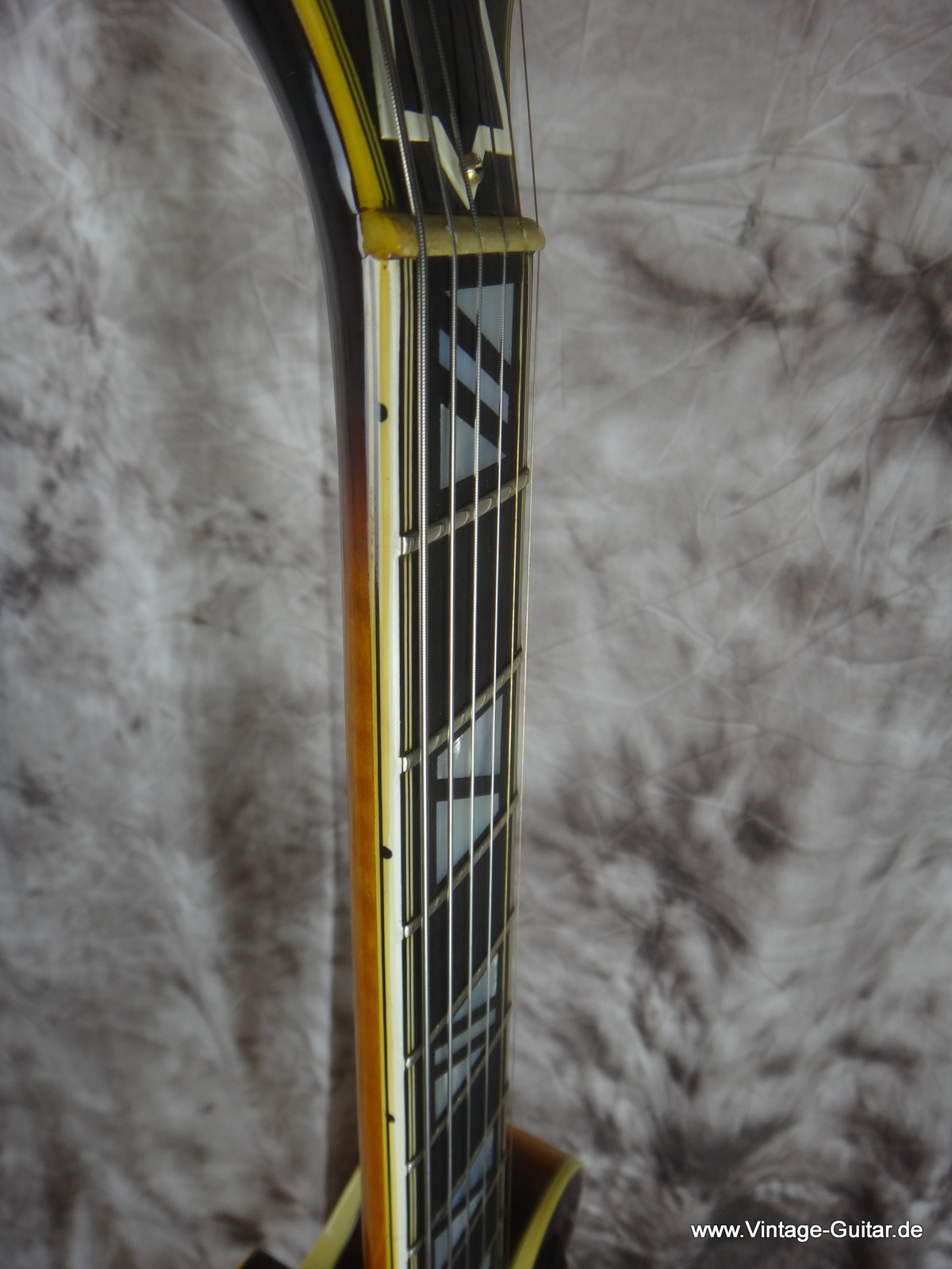 Gibson-super_400-CES-sunburst_1972-031.JPG