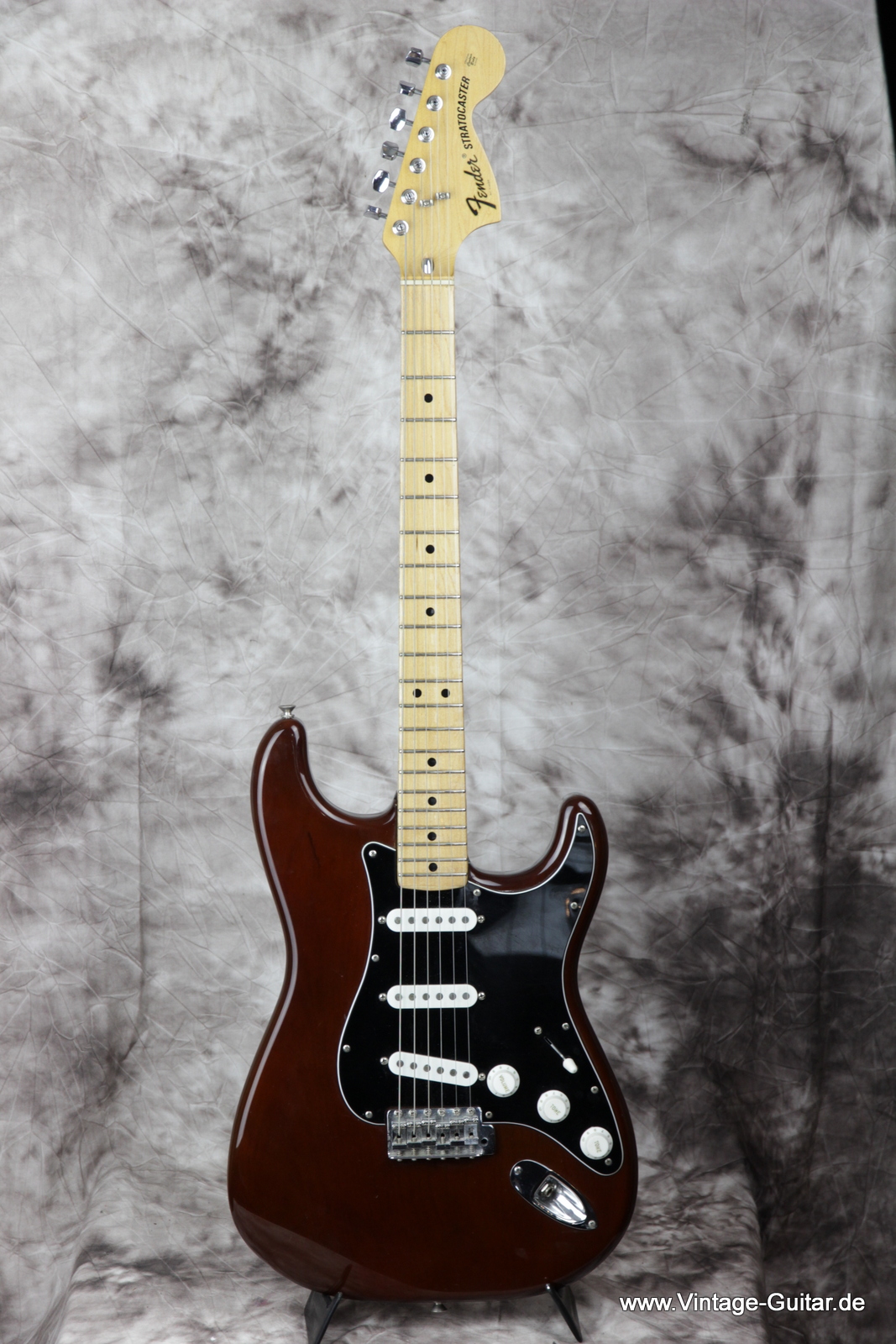 Fender-Startocaster-mocca-mocha-1976-black-white-001.JPG
