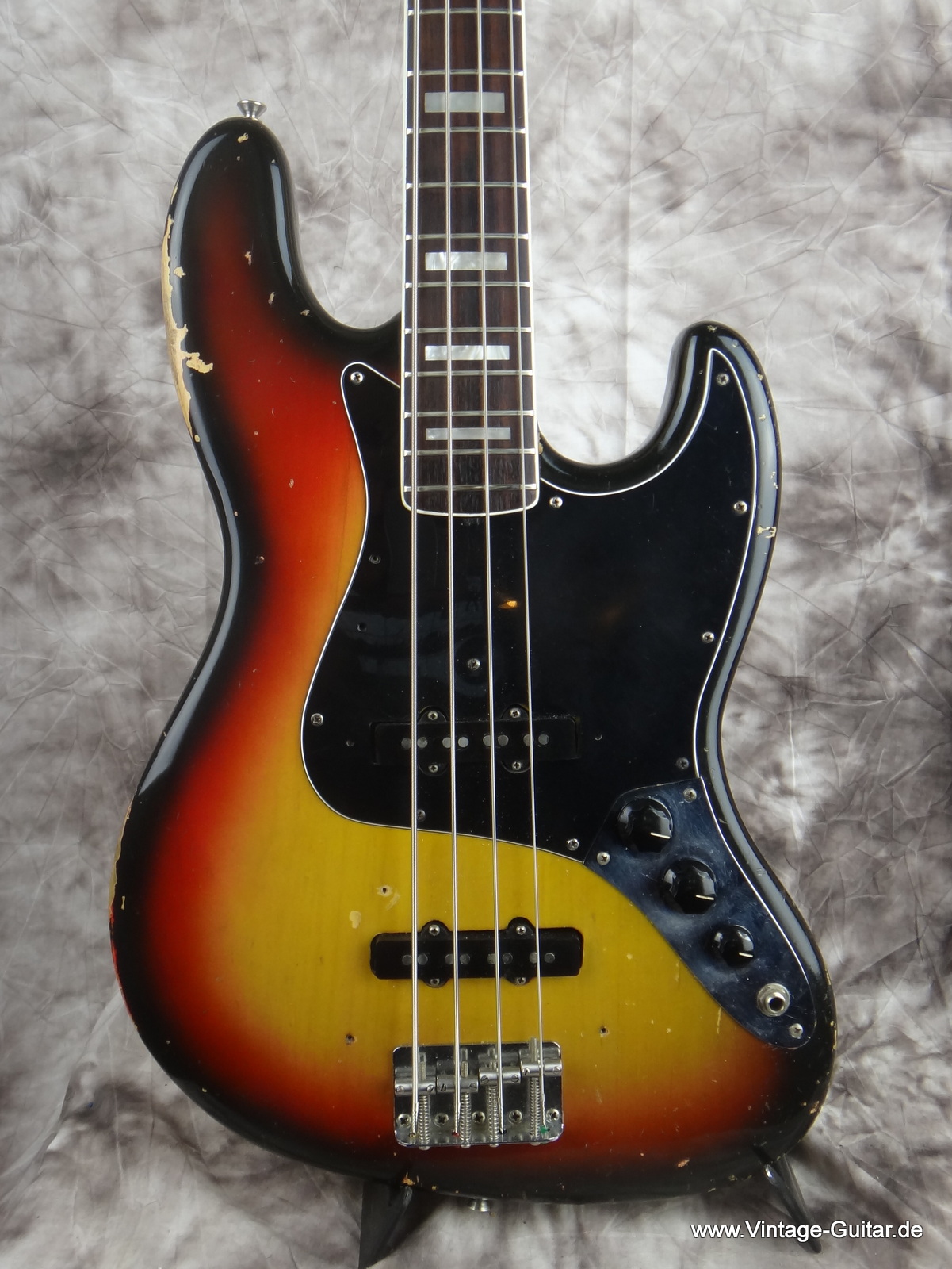 Fender_Jazz-Bass_1974_sunburst-alder-body-002.JPG