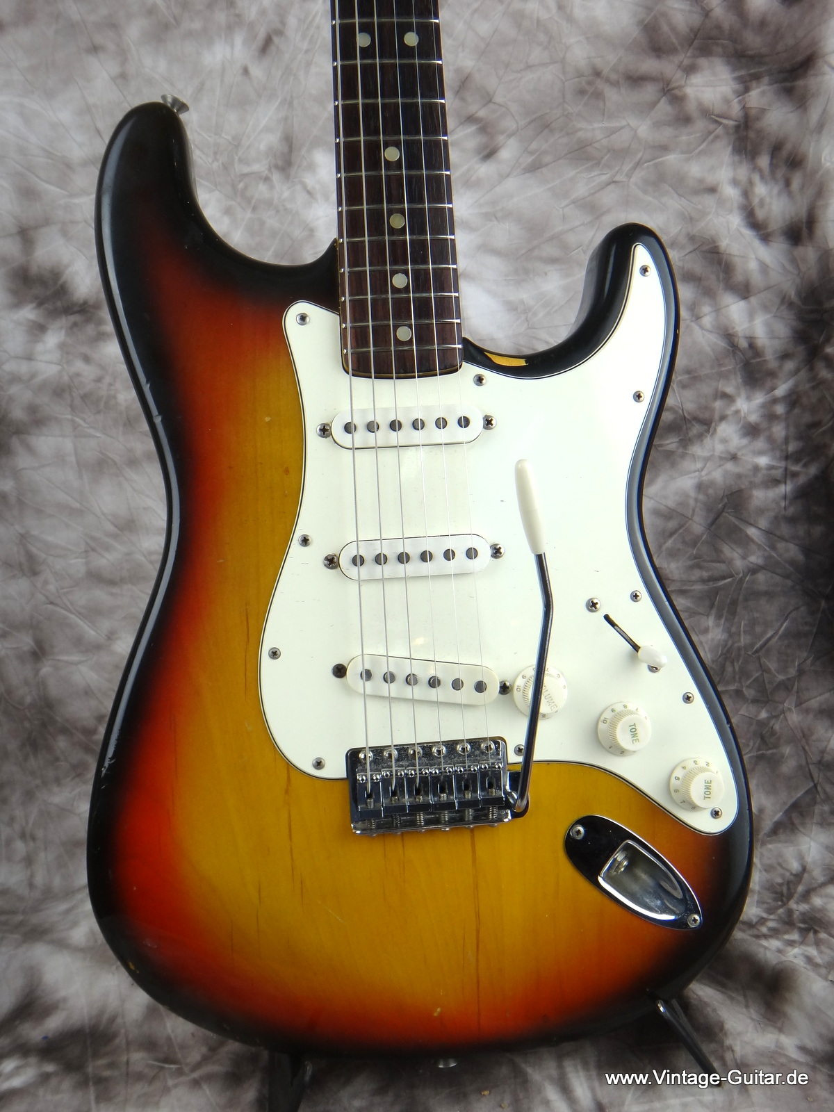 Fender-Stratocaster_1973-sunburst_excellent_condition-002.JPG