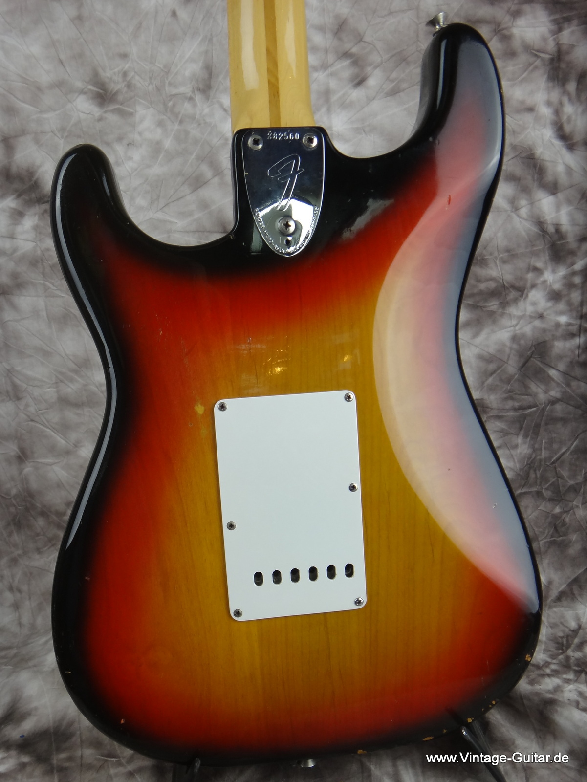 Fender-Stratocaster_1973-sunburst_excellent_condition-004.JPG