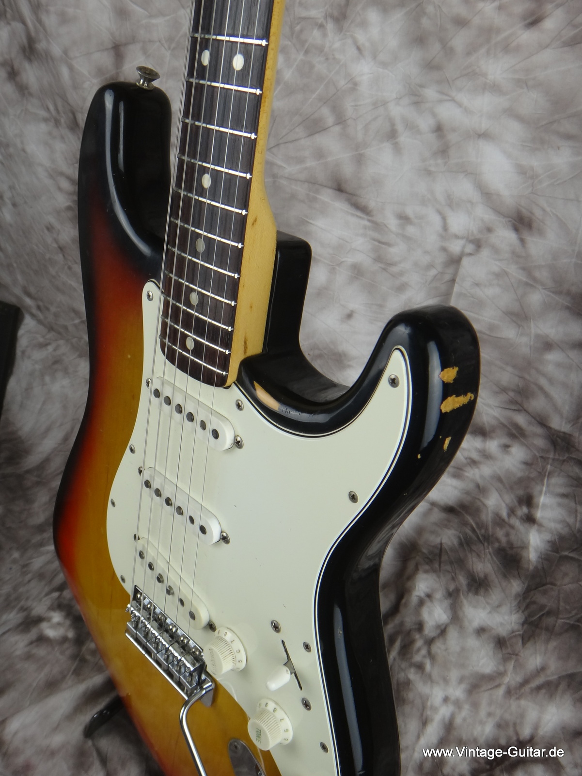 Fender-Stratocaster_1973-sunburst_excellent_condition-008.JPG