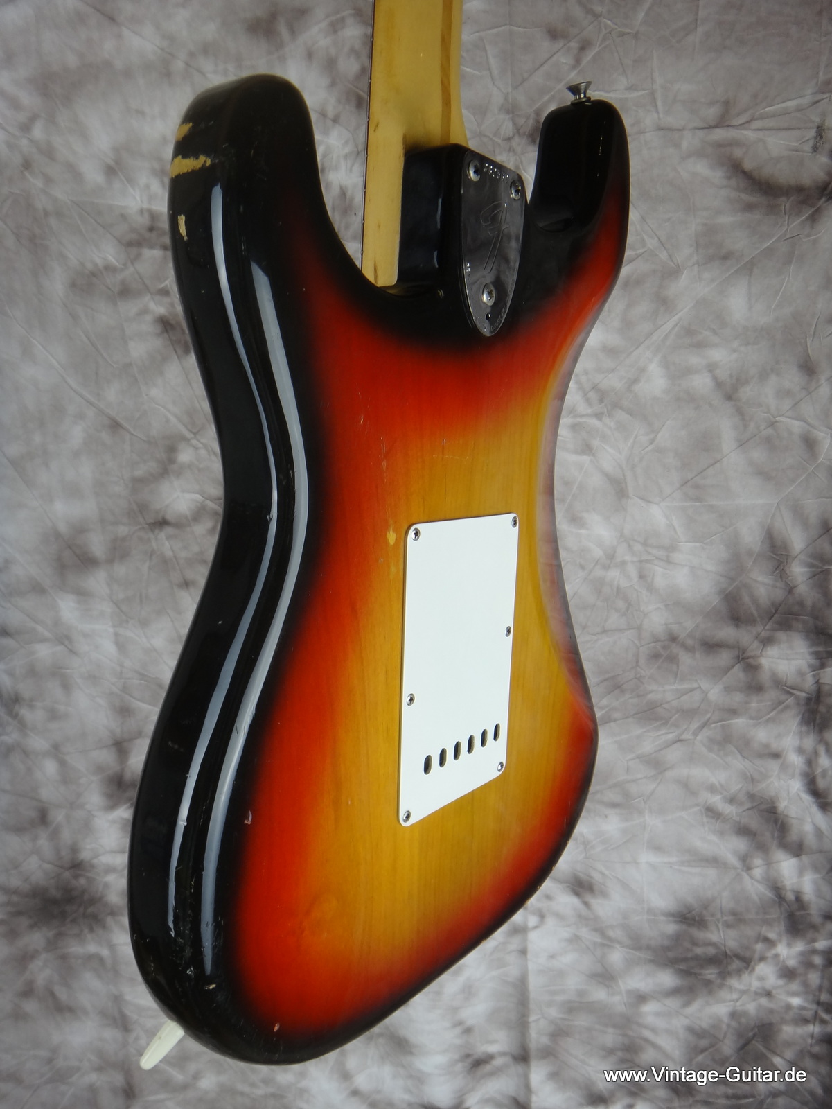 Fender-Stratocaster_1973-sunburst_excellent_condition-009.JPG