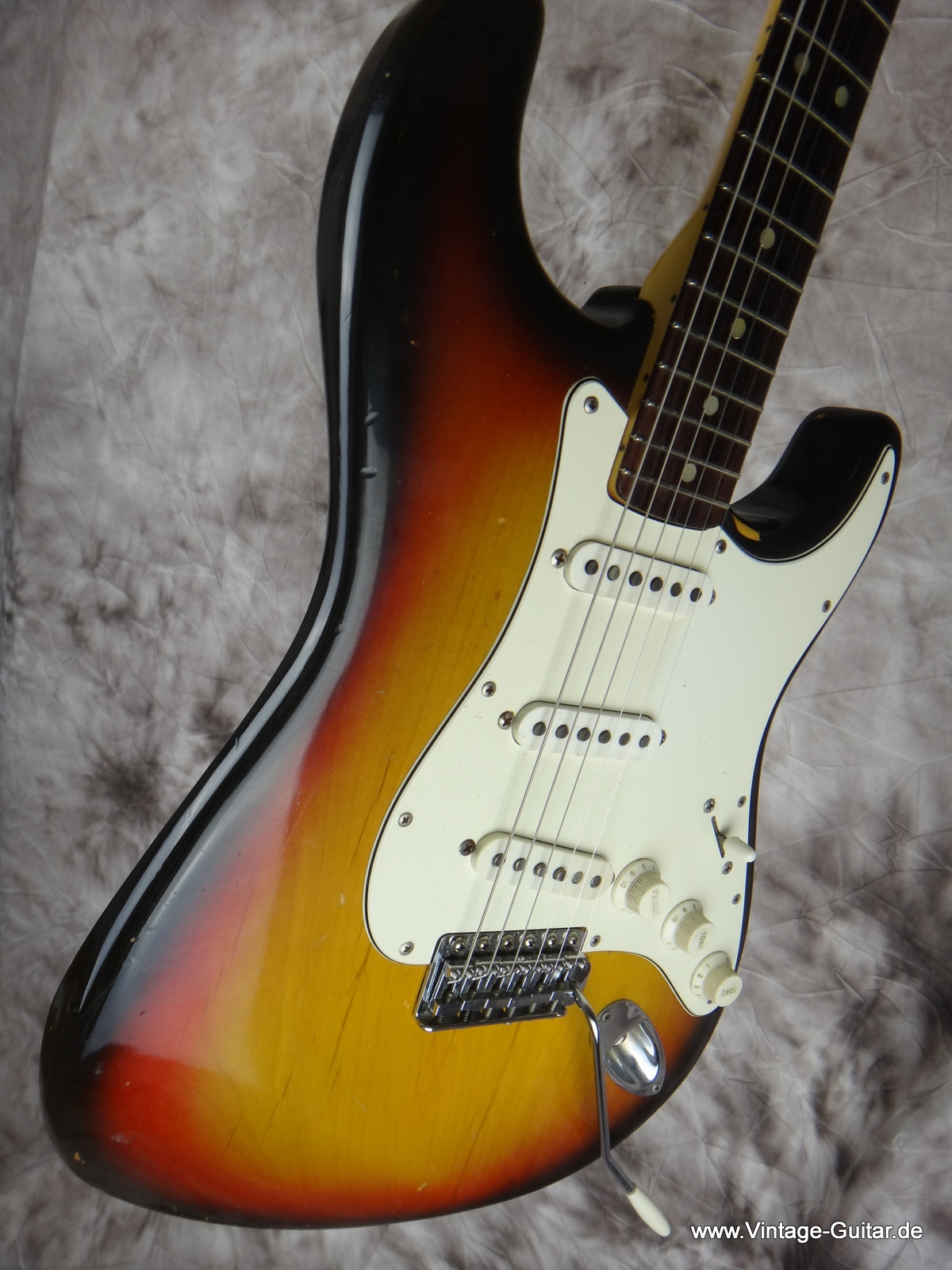 Fender-Stratocaster_1973-sunburst_excellent_condition-010.JPG