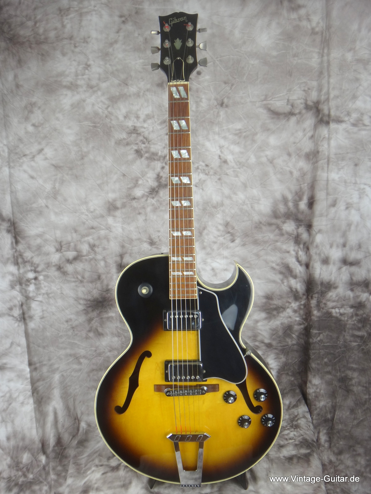 Gibson_ES-175D-sunburst-001.JPG