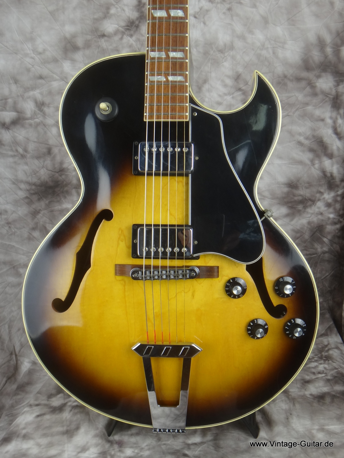 Gibson_ES-175D-sunburst-002.JPG