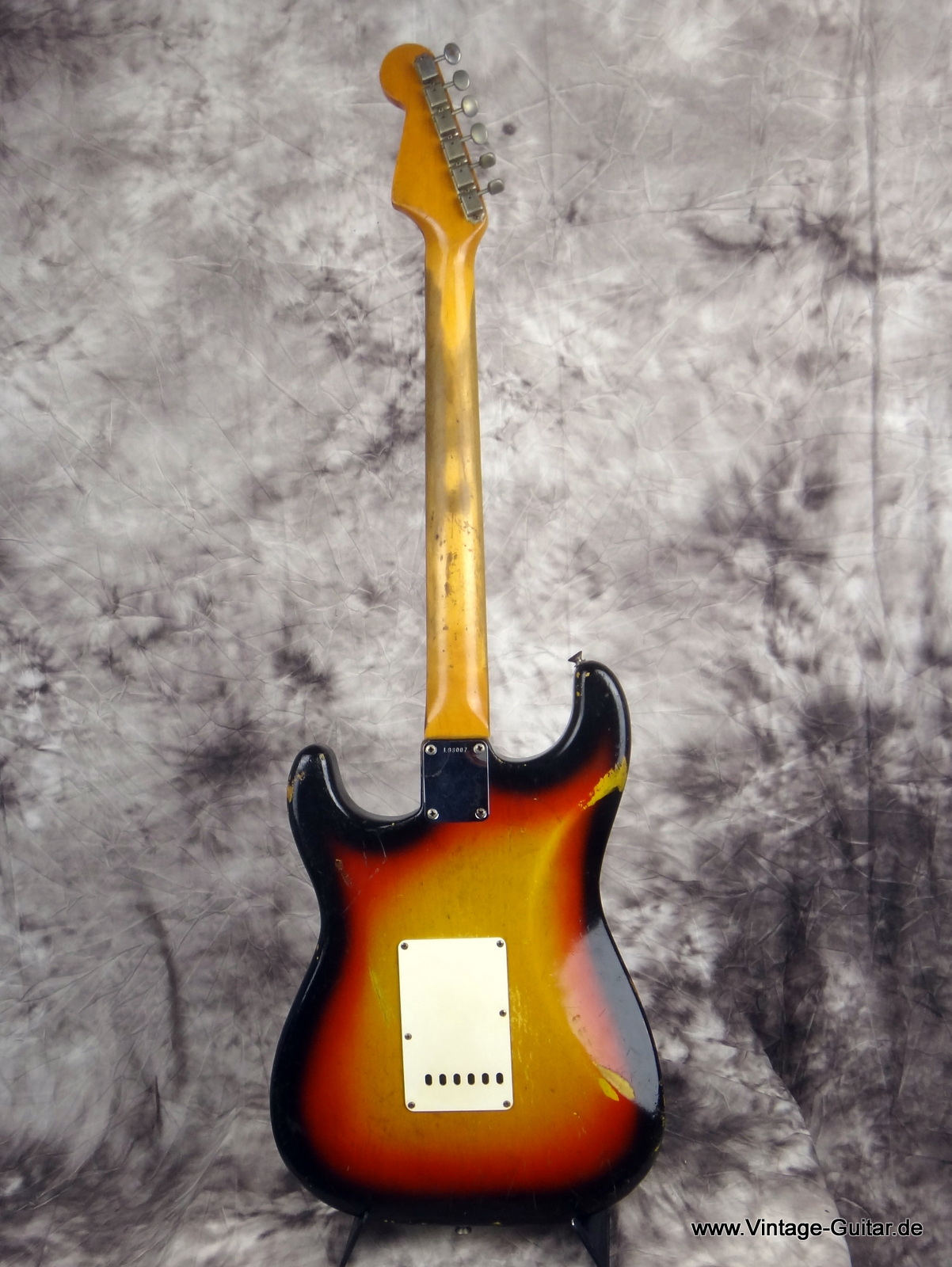 Fender_Stratocaster_1965-sunburst_all-original-003.JPG