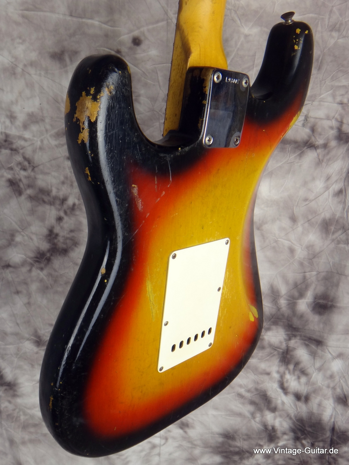 Fender_Stratocaster_1965-sunburst_all-original-004.JPG