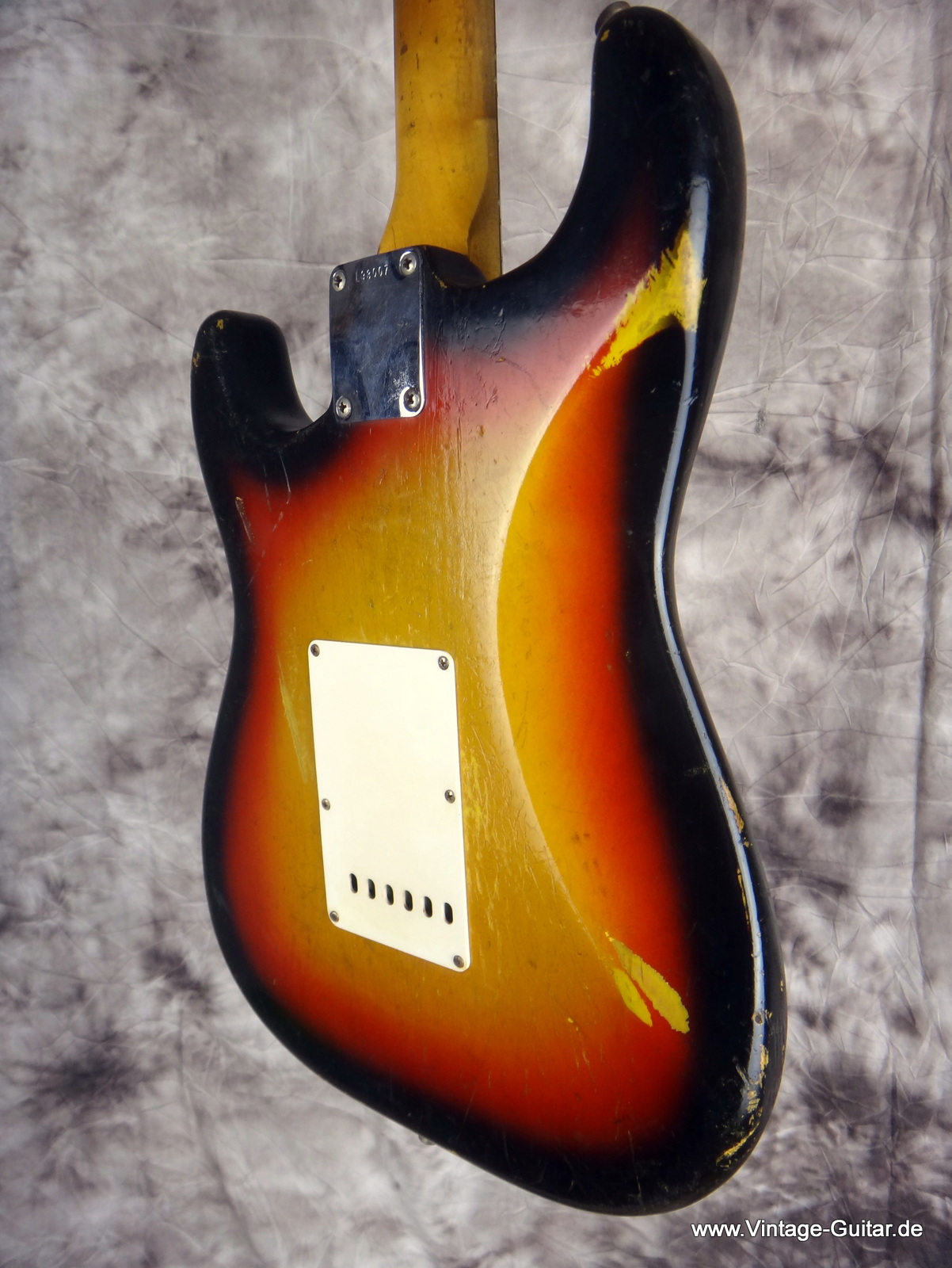 Fender_Stratocaster_1965-sunburst_all-original-006.JPG