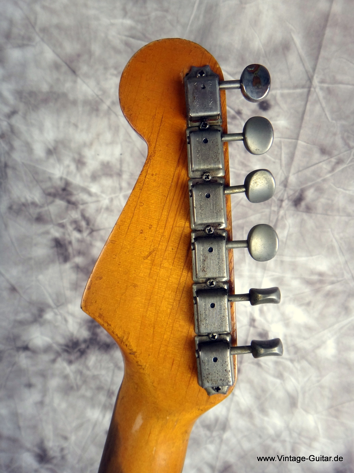 Fender_Stratocaster_1965-sunburst_all-original-008.JPG
