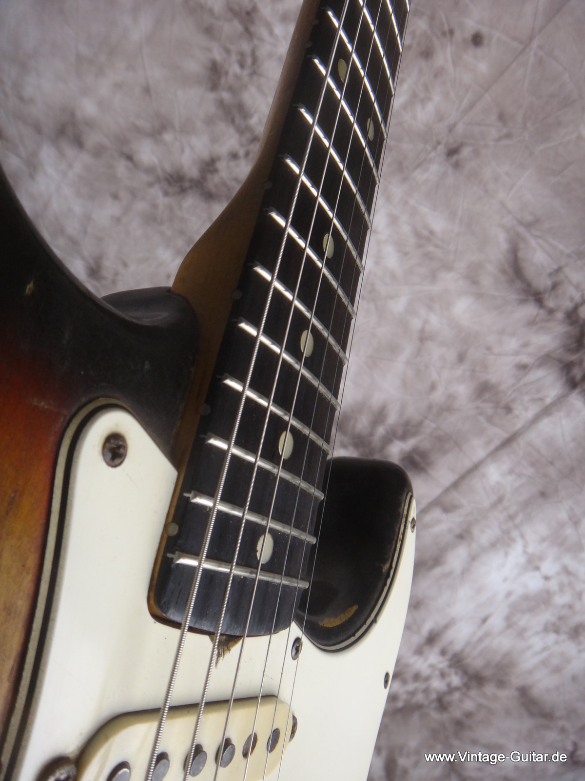 Fender_Stratocaster_1965-sunburst_all-original-009.JPG