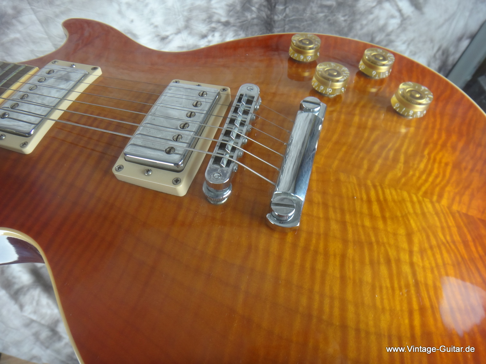 Gibson_Les-Paul_Standard-Plus-1995-honey-burst-007.JPG