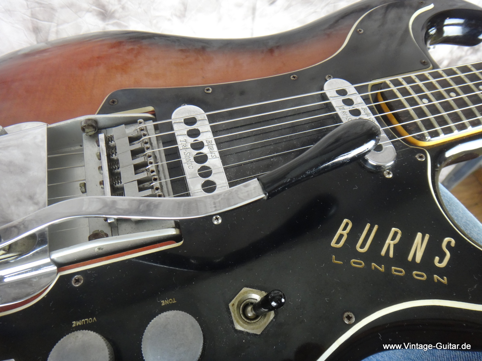 Burns-Jazz-Guitar-sunburst-1963-017.JPG