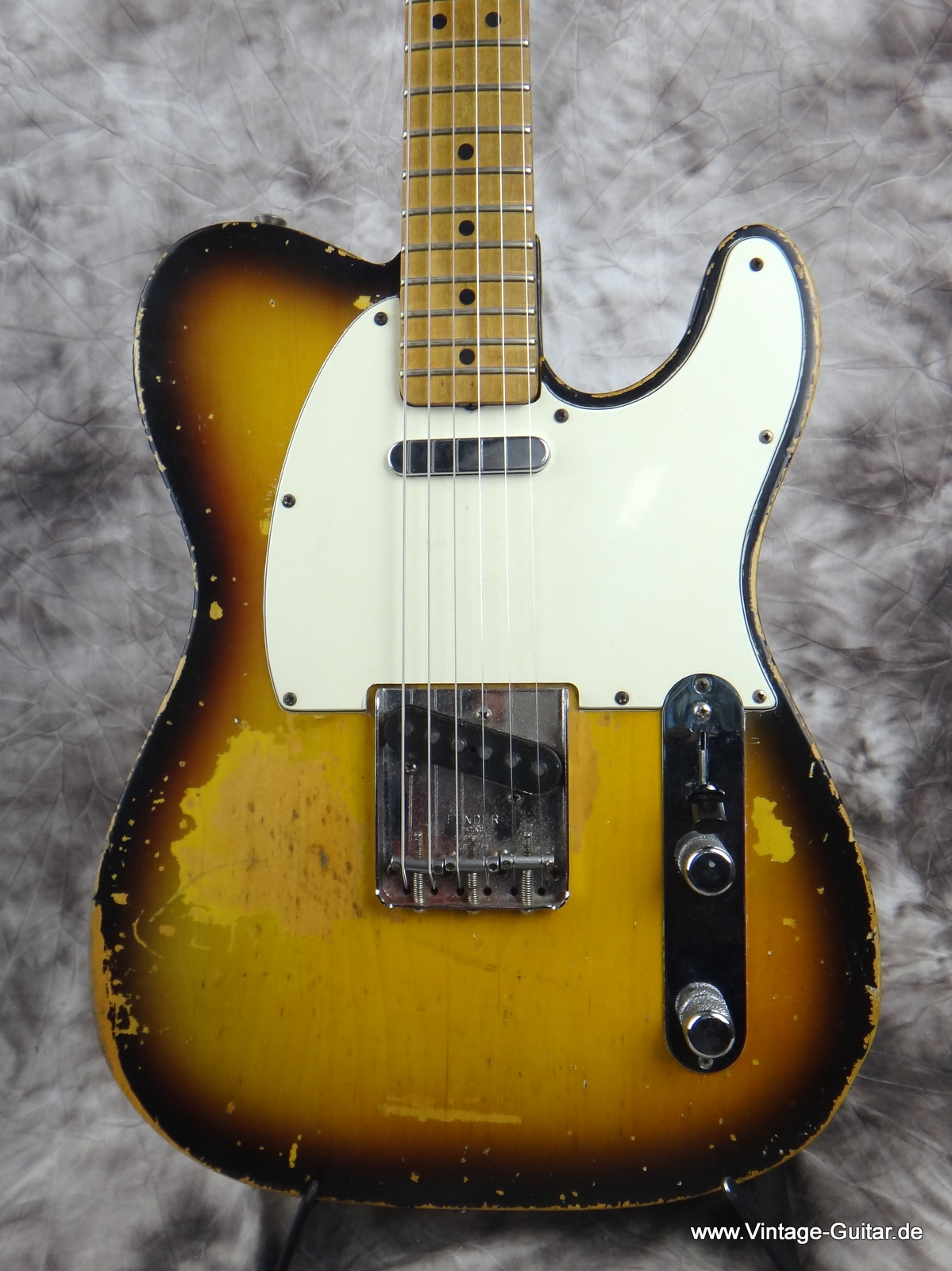 Fender_Telecaster-1967-sunburst-002.JPG