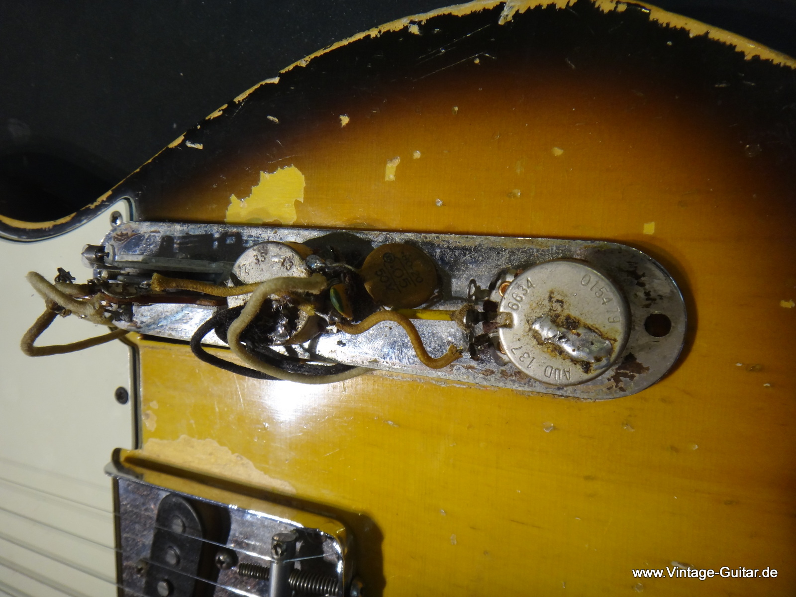 Fender_Telecaster-1967-sunburst-009.JPG