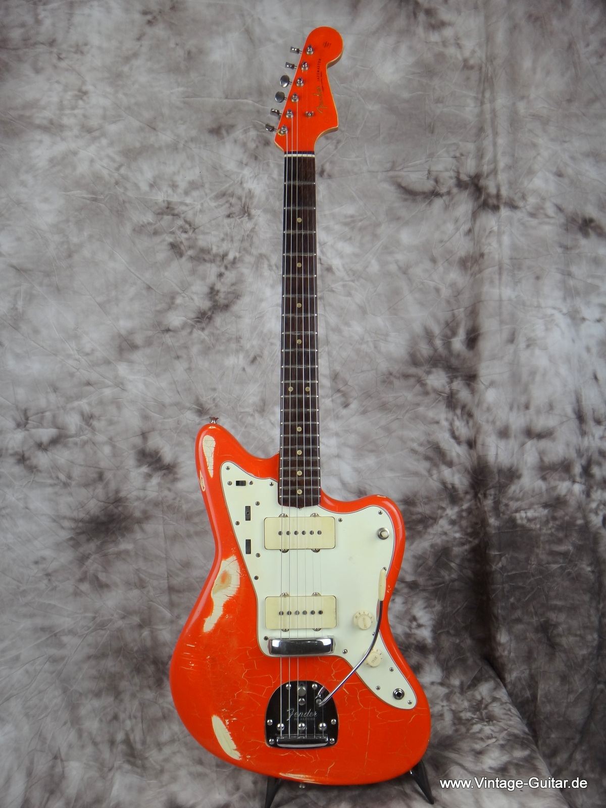 Fender_Jazzmaster-1964_fiesta-red-001.JPG